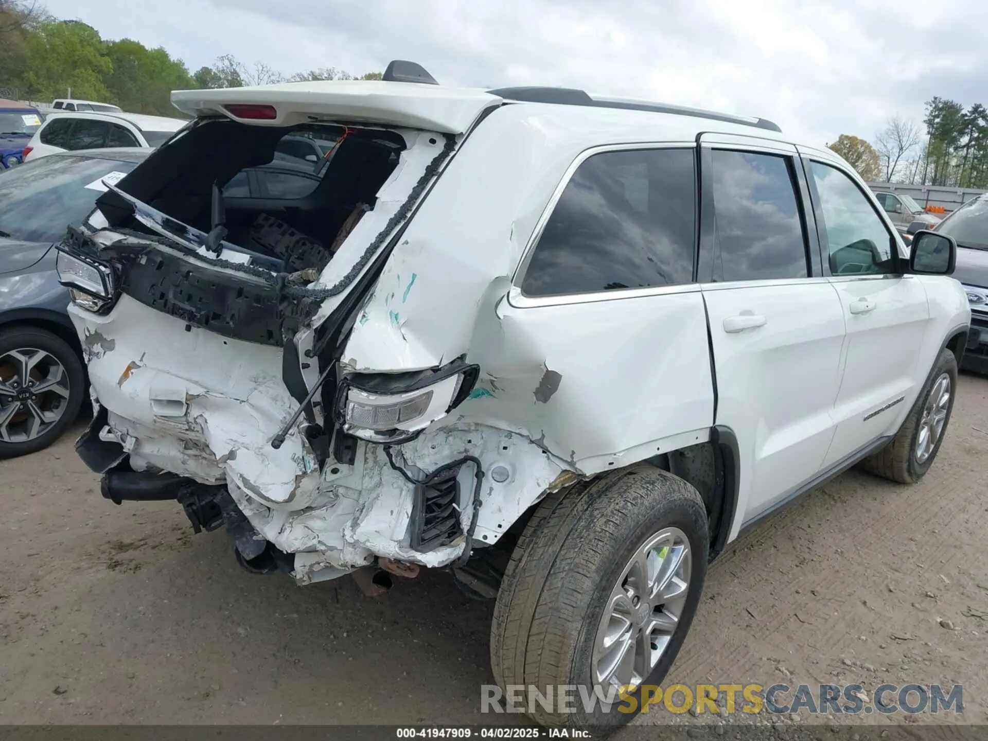 4 Photograph of a damaged car 1C4RJFAG2MC550002 JEEP GRAND CHEROKEE 2021