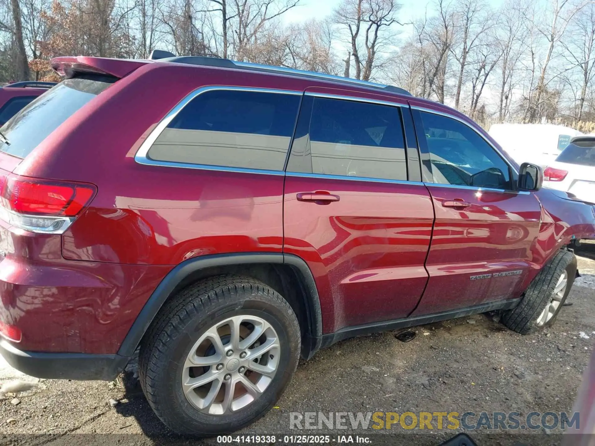 13 Photograph of a damaged car 1C4RJFAG2MC561727 JEEP GRAND CHEROKEE 2021