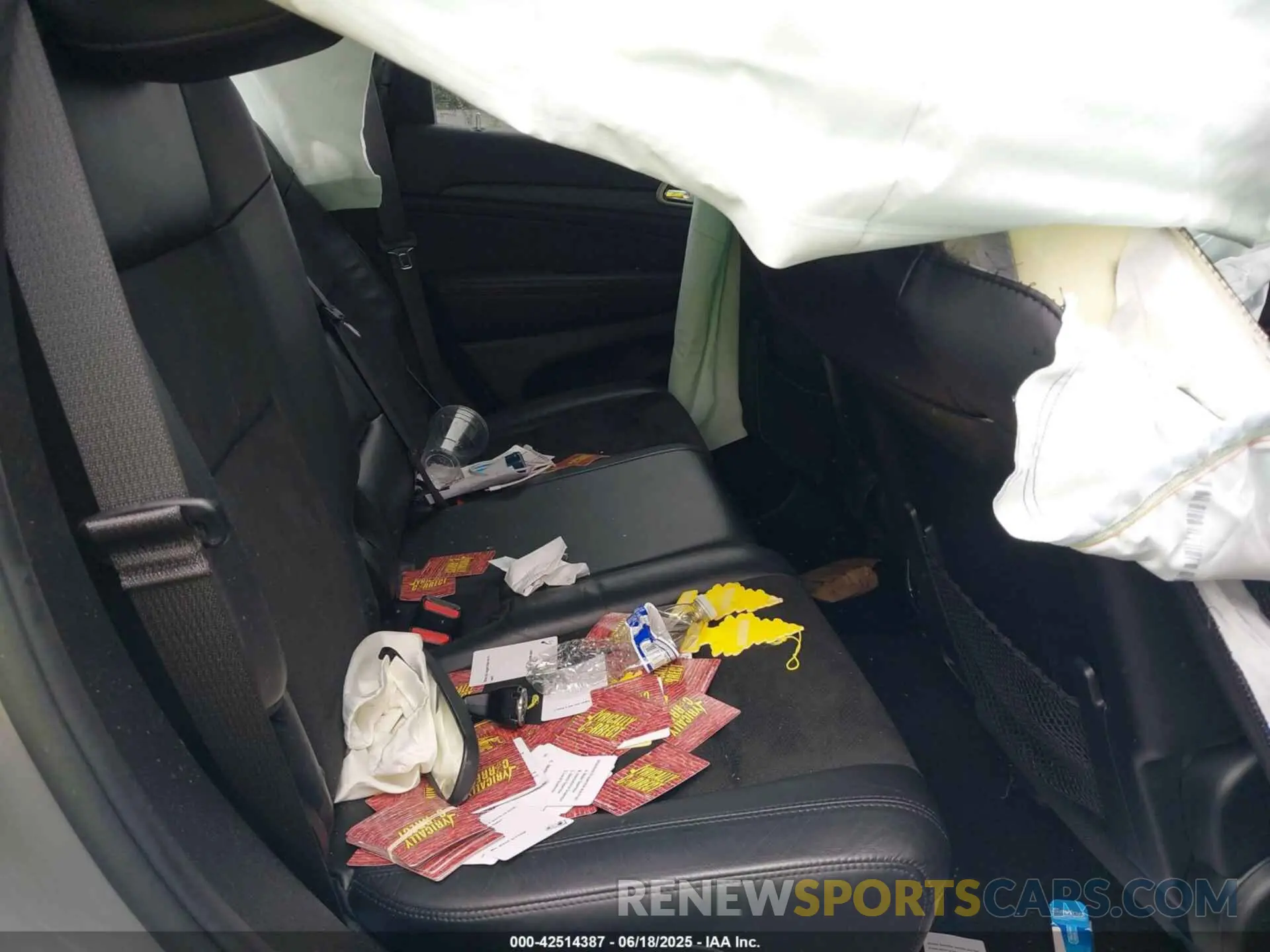 8 Photograph of a damaged car 1C4RJFAG2MC589415 JEEP GRAND CHEROKEE 2021