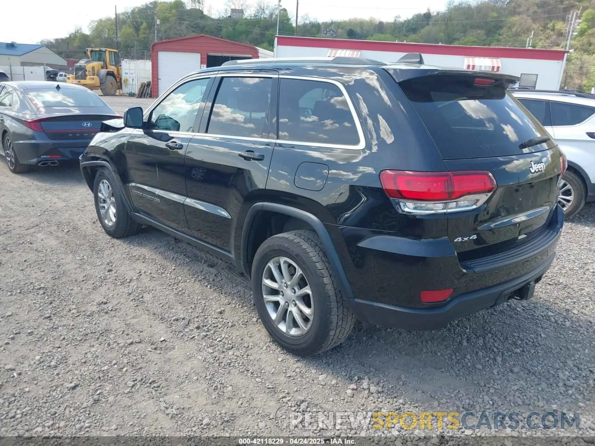 3 Photograph of a damaged car 1C4RJFAG3MC612605 JEEP GRAND CHEROKEE 2021