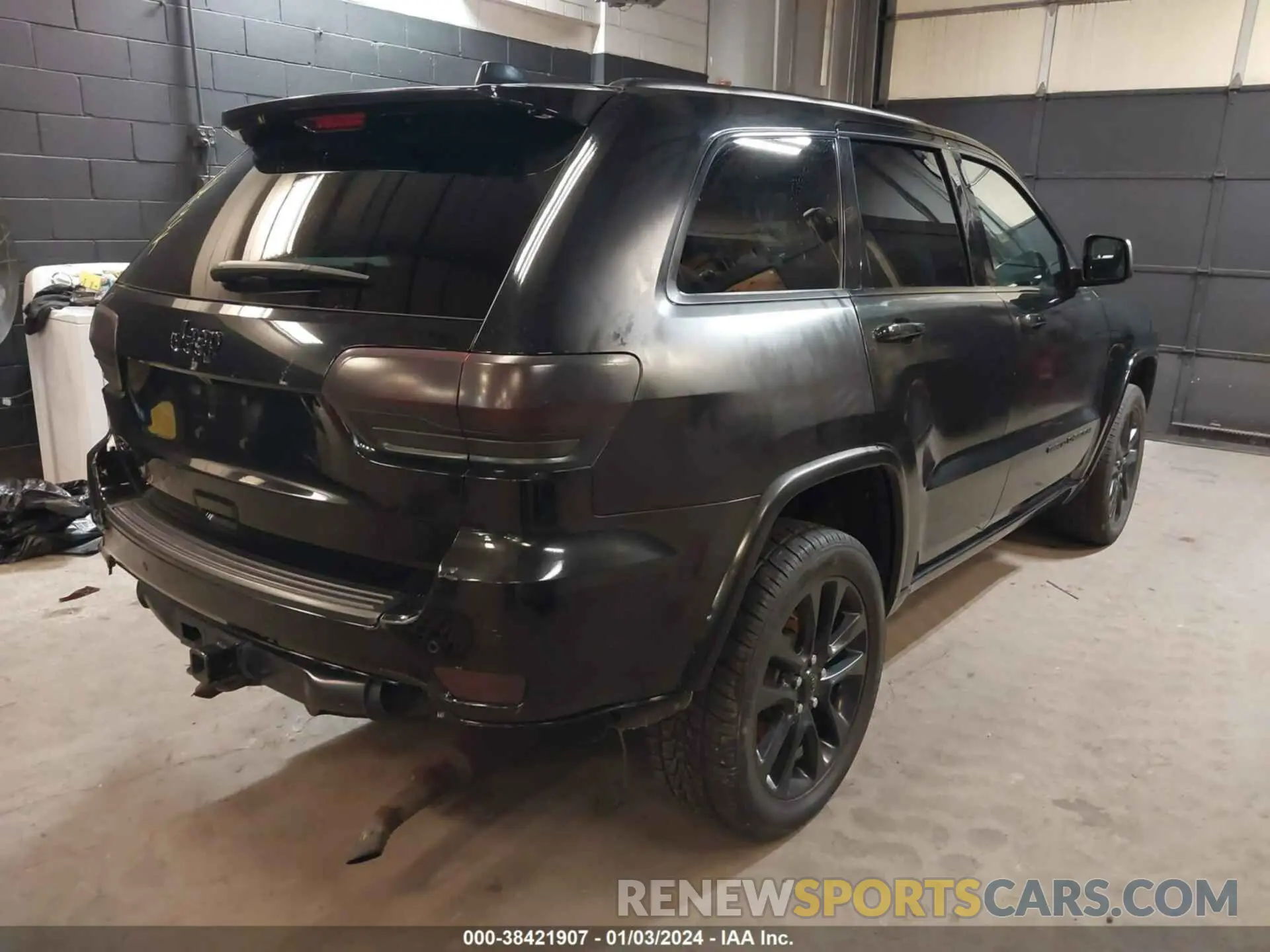 4 Photograph of a damaged car 1C4RJFAG3MC647726 JEEP GRAND CHEROKEE 2021