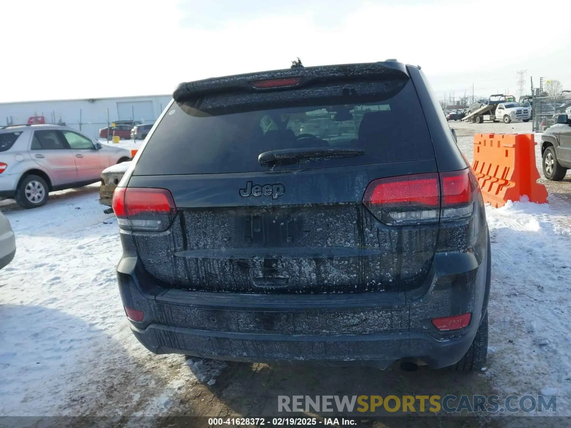 17 Photograph of a damaged car 1C4RJFAG3MC854634 JEEP GRAND CHEROKEE 2021