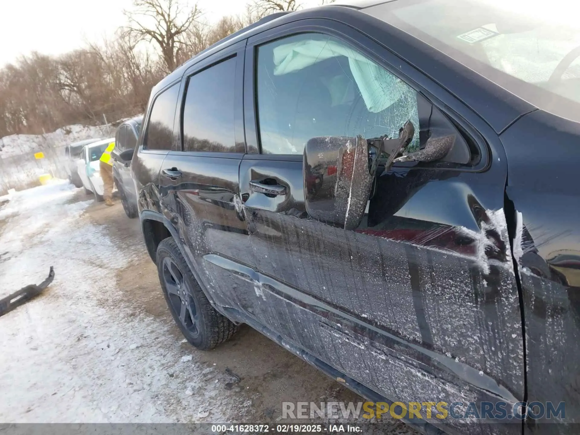 18 Photograph of a damaged car 1C4RJFAG3MC854634 JEEP GRAND CHEROKEE 2021