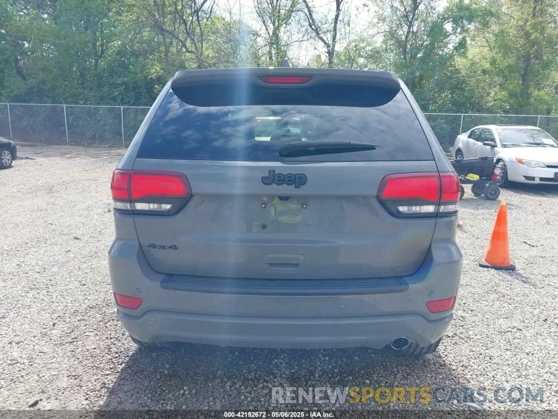 17 Photograph of a damaged car 1C4RJFAG4MC700384 JEEP GRAND CHEROKEE 2021