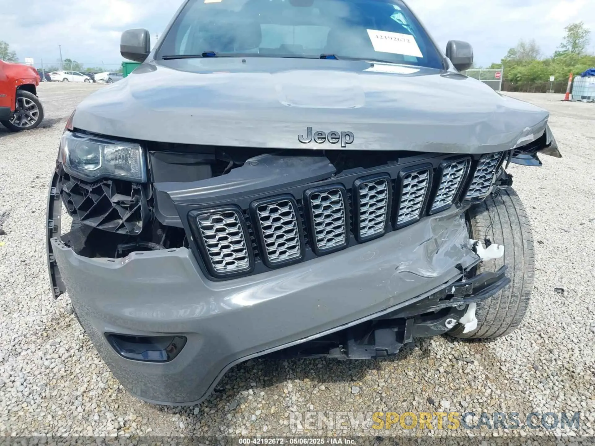 18 Photograph of a damaged car 1C4RJFAG4MC700384 JEEP GRAND CHEROKEE 2021