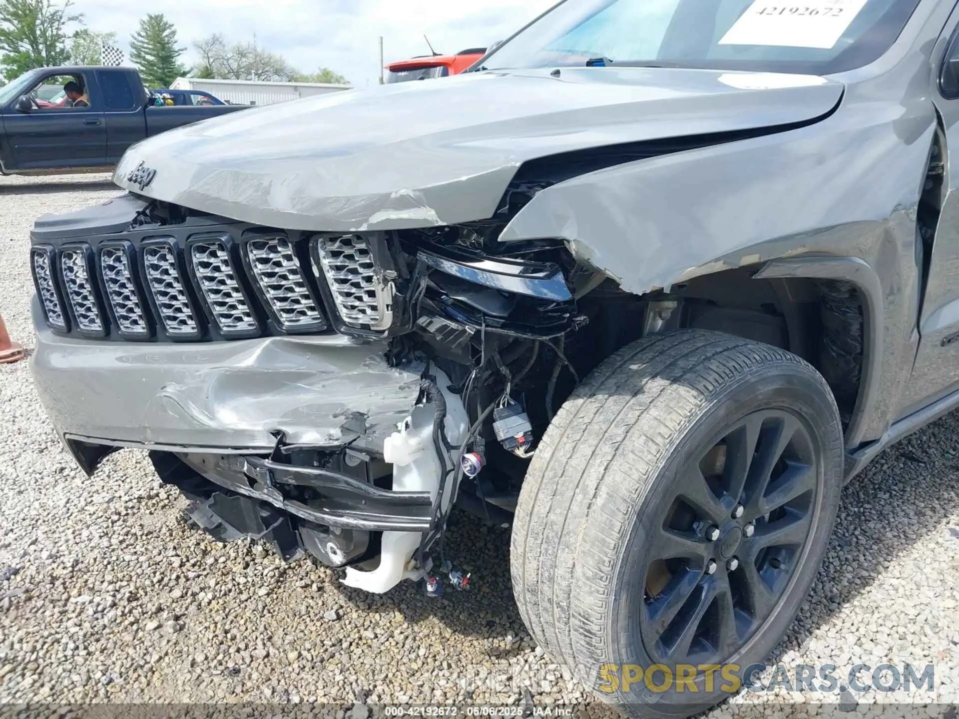 6 Photograph of a damaged car 1C4RJFAG4MC700384 JEEP GRAND CHEROKEE 2021