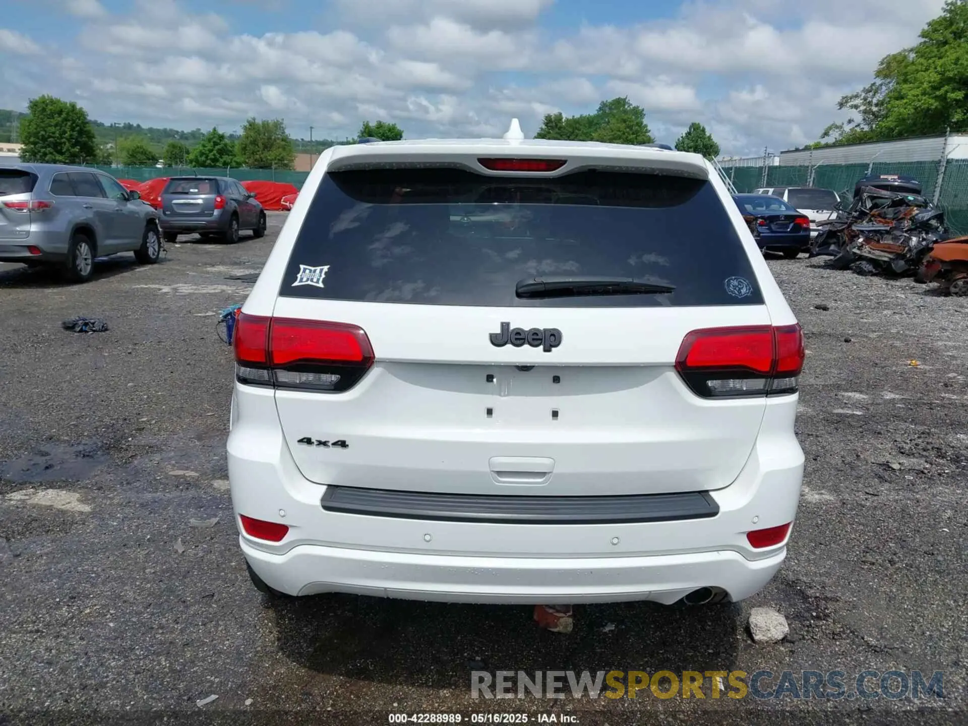 16 Photograph of a damaged car 1C4RJFAG5MC566243 JEEP GRAND CHEROKEE 2021