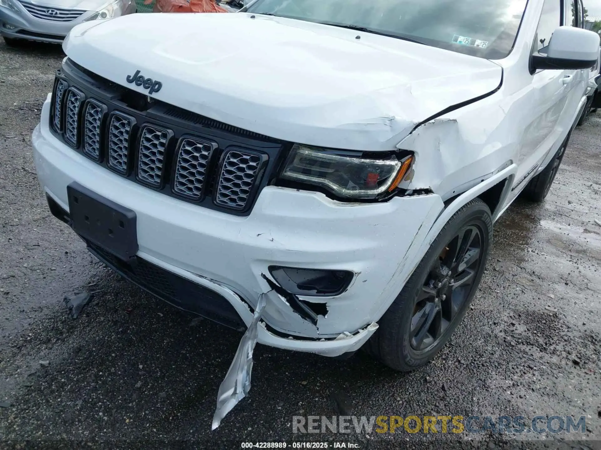 17 Photograph of a damaged car 1C4RJFAG5MC566243 JEEP GRAND CHEROKEE 2021