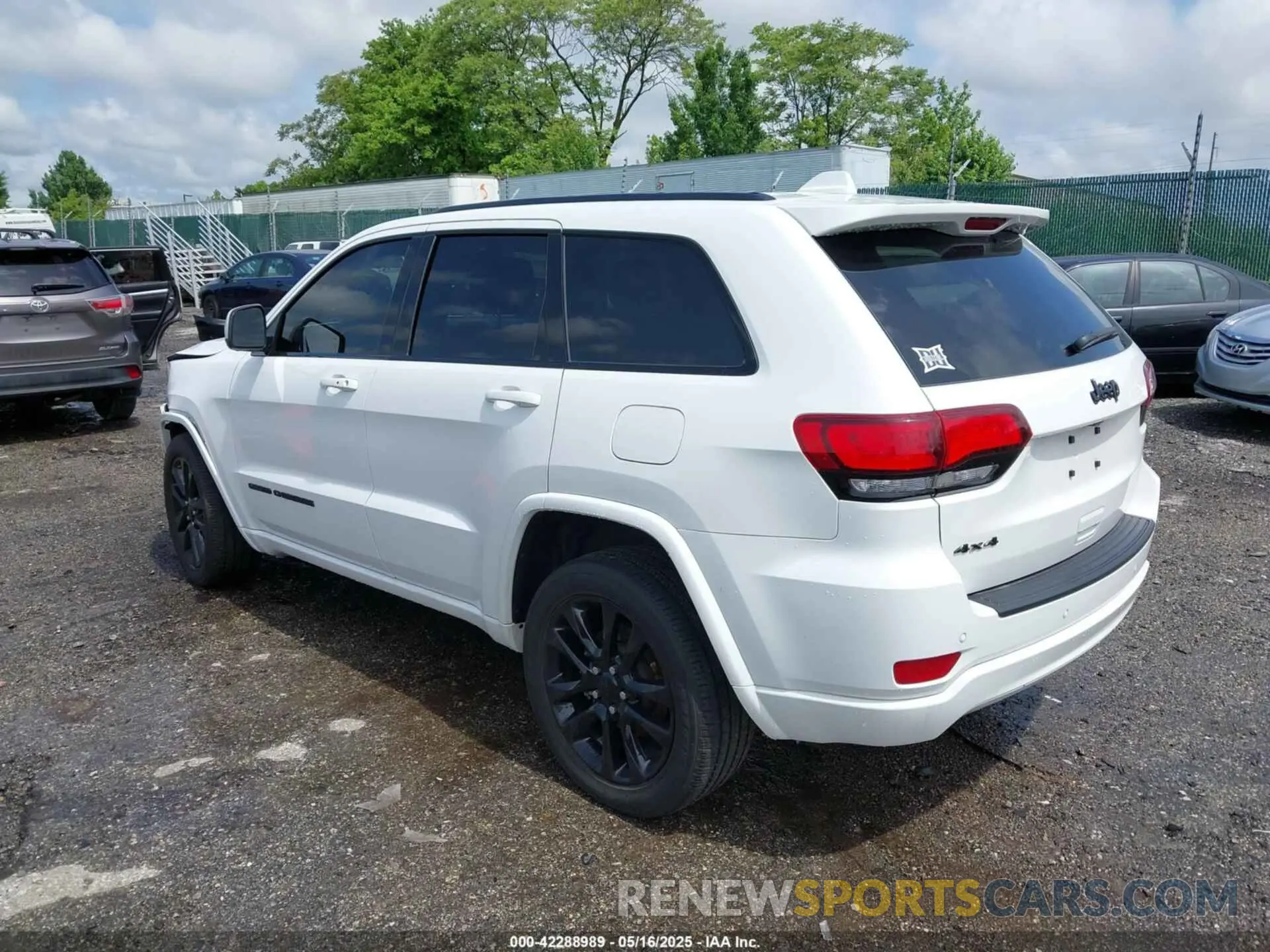 3 Photograph of a damaged car 1C4RJFAG5MC566243 JEEP GRAND CHEROKEE 2021