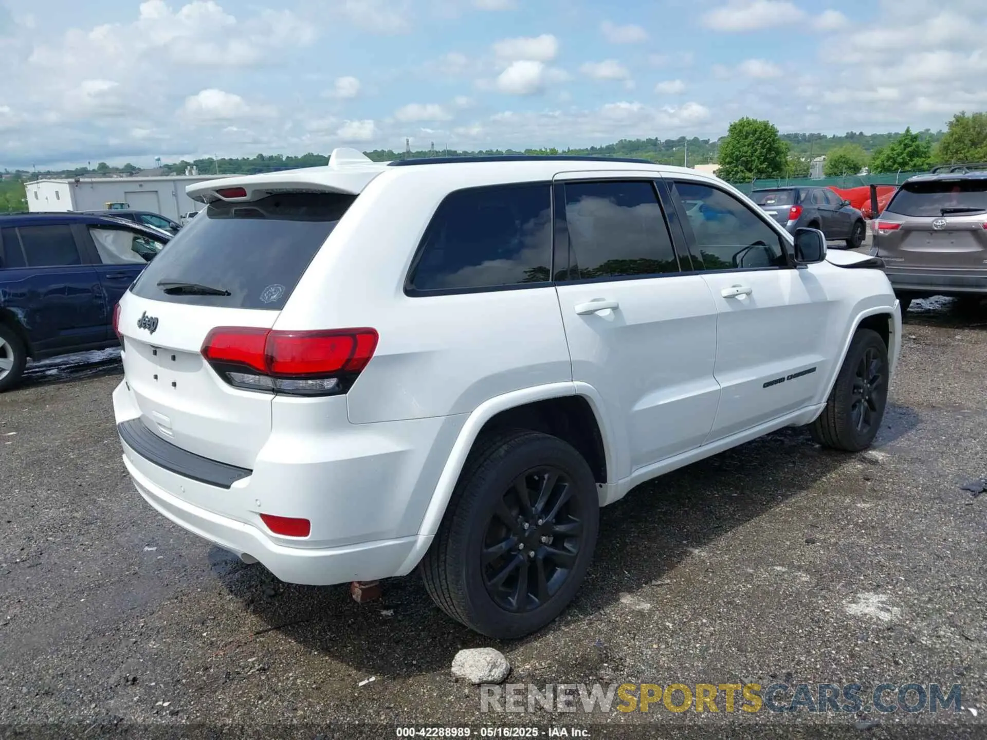 4 Photograph of a damaged car 1C4RJFAG5MC566243 JEEP GRAND CHEROKEE 2021