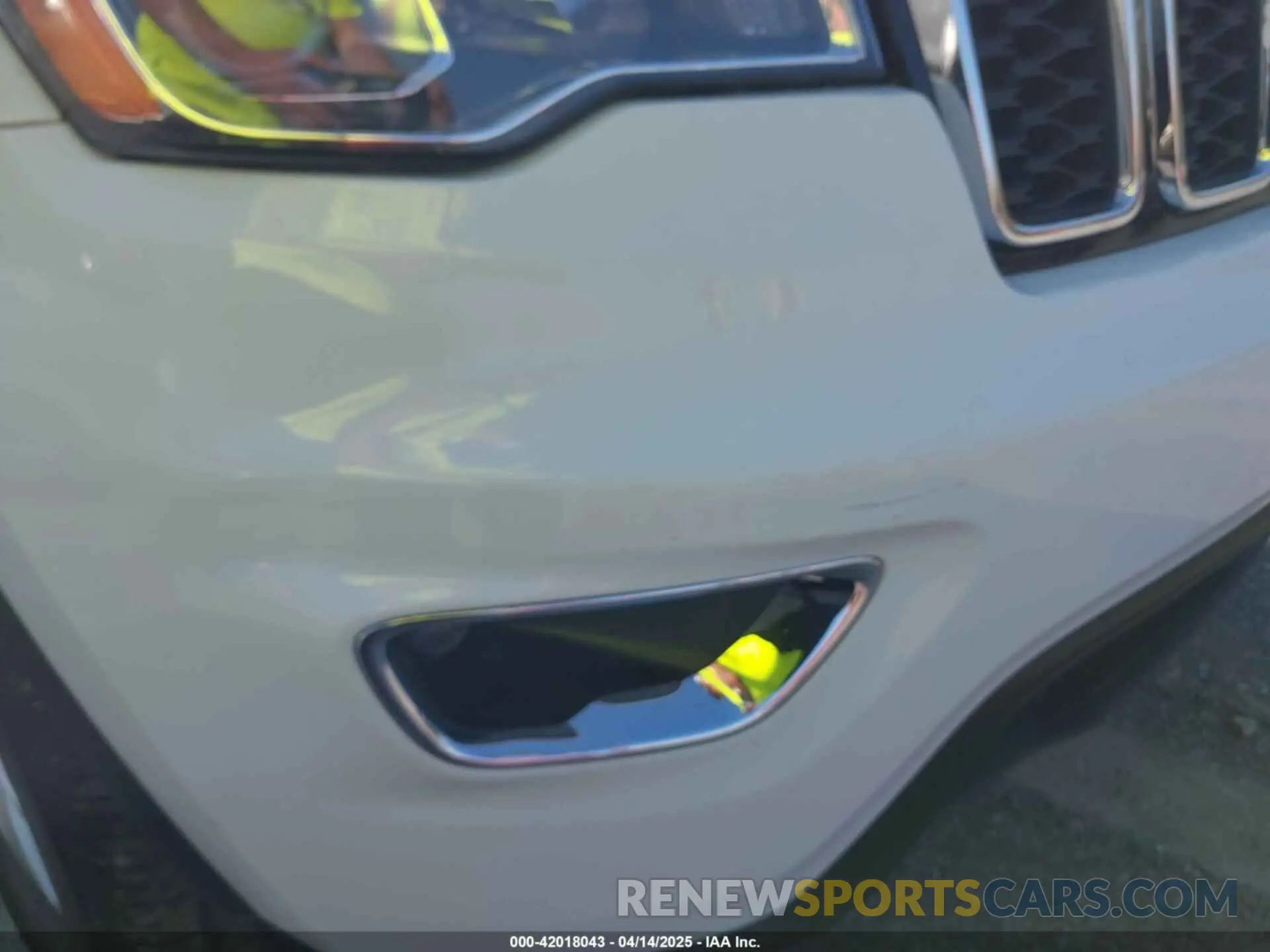 17 Photograph of a damaged car 1C4RJFAG5MC568168 JEEP GRAND CHEROKEE 2021
