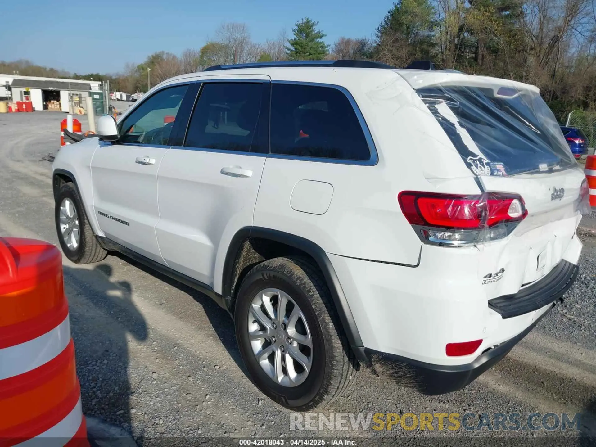 3 Photograph of a damaged car 1C4RJFAG5MC568168 JEEP GRAND CHEROKEE 2021