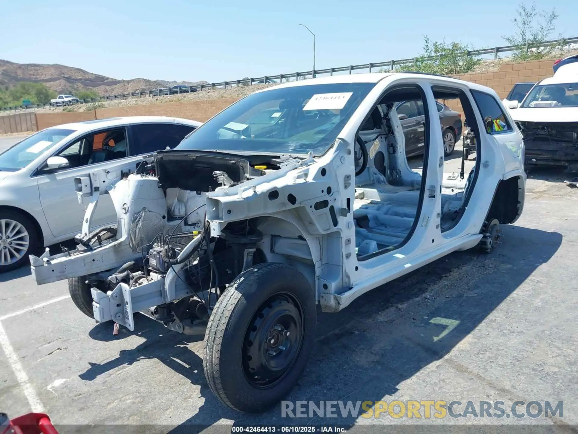 2 Photograph of a damaged car 1C4RJFAG5MC615389 JEEP GRAND CHEROKEE 2021