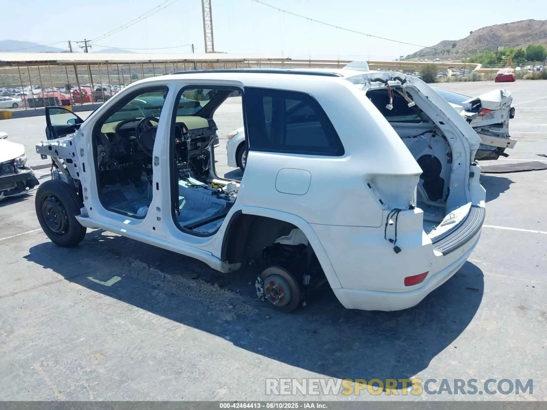 3 Photograph of a damaged car 1C4RJFAG5MC615389 JEEP GRAND CHEROKEE 2021