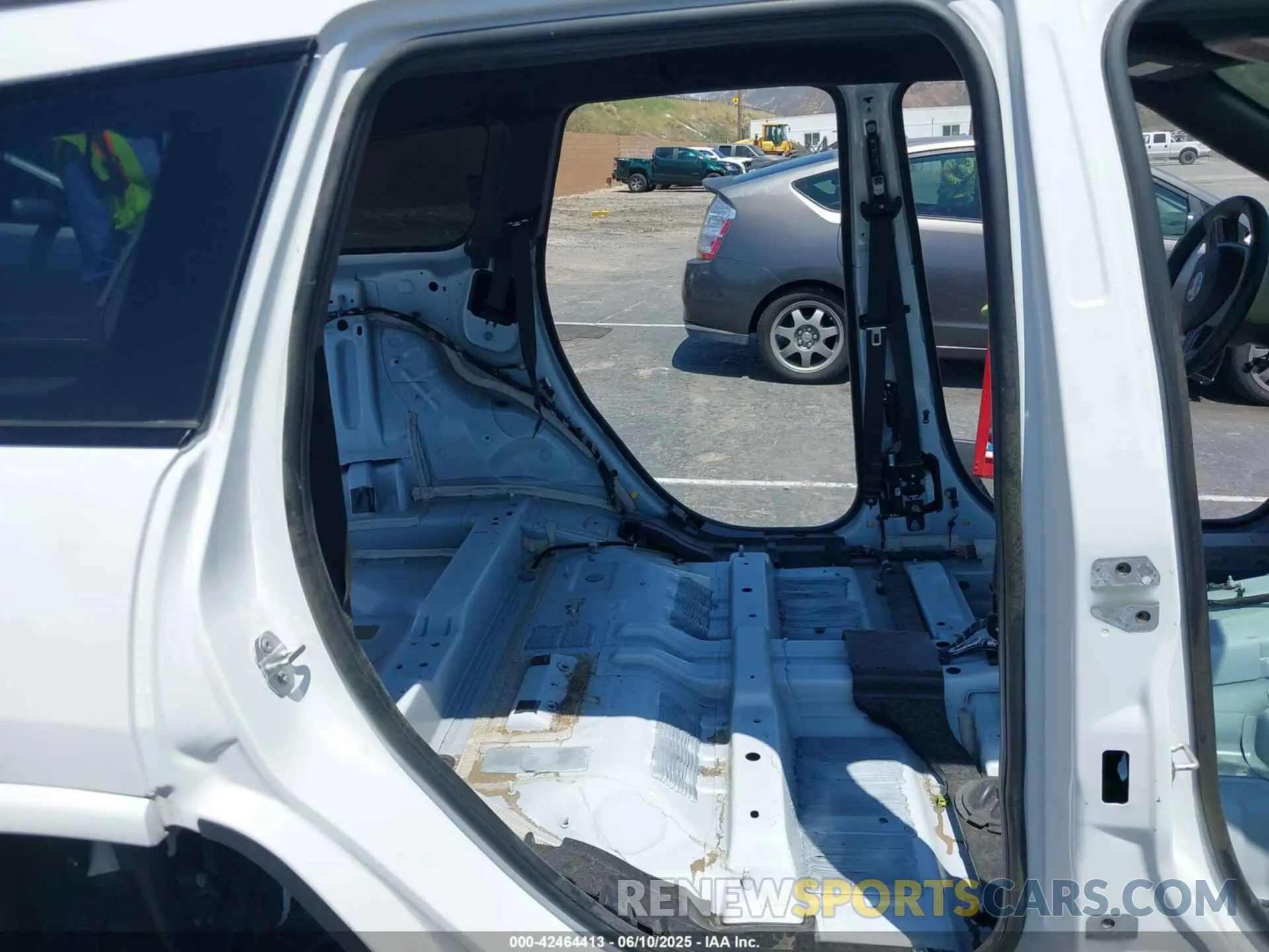 8 Photograph of a damaged car 1C4RJFAG5MC615389 JEEP GRAND CHEROKEE 2021