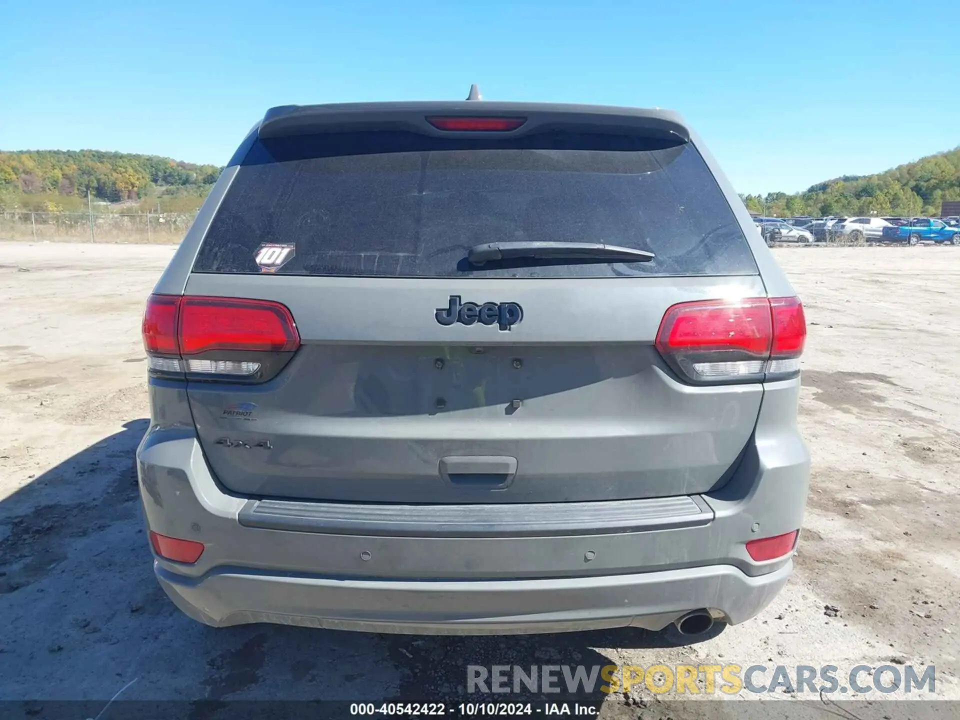 17 Photograph of a damaged car 1C4RJFAG5MC703021 JEEP GRAND CHEROKEE 2021