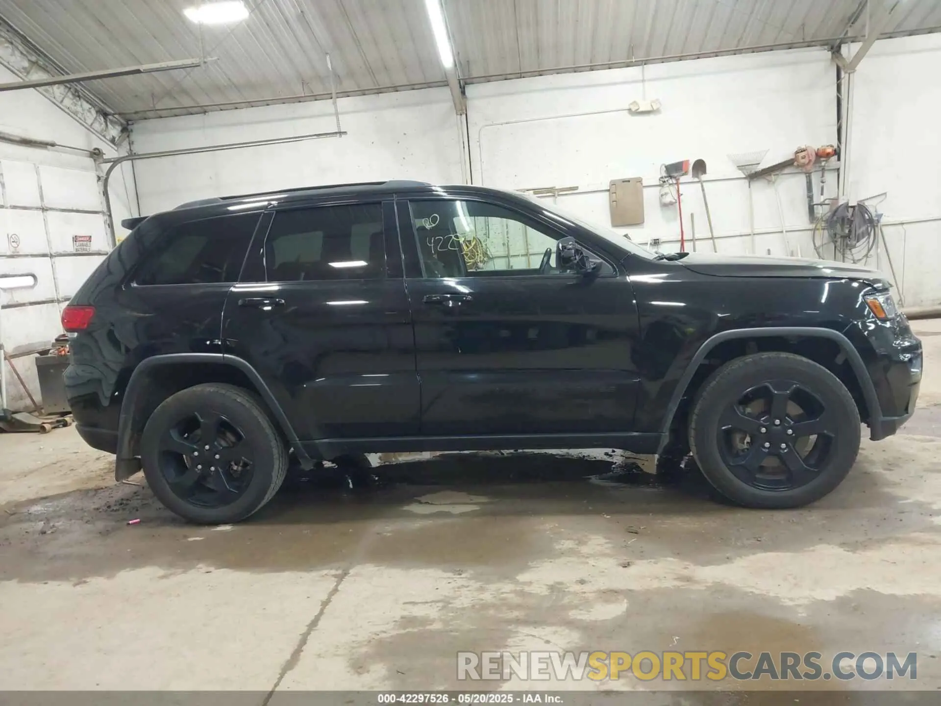 13 Photograph of a damaged car 1C4RJFAG5MC817567 JEEP GRAND CHEROKEE 2021