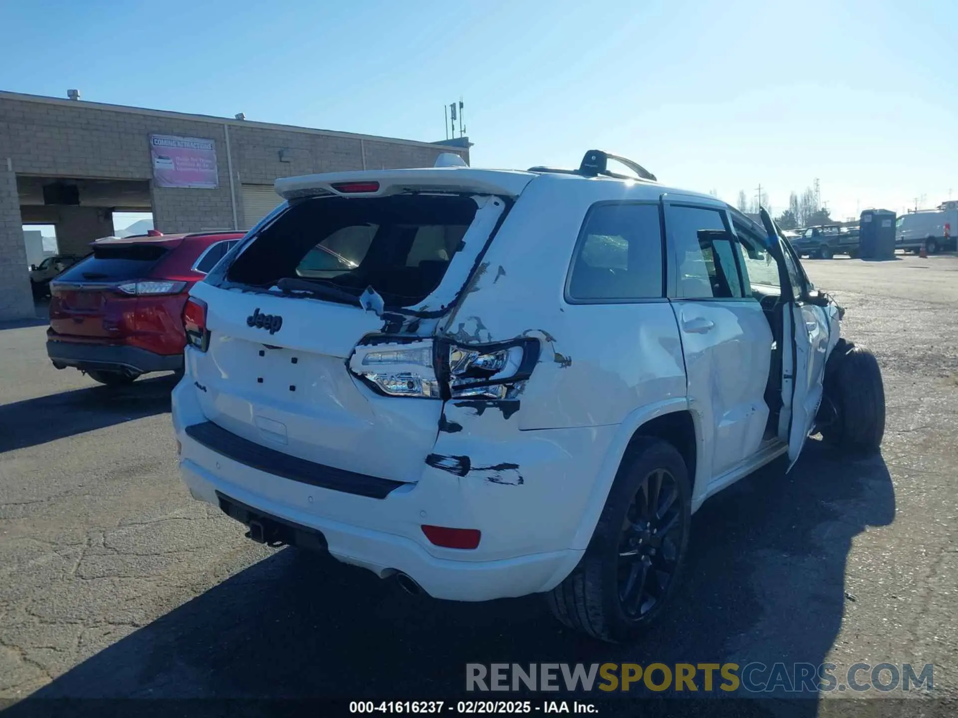 4 Photograph of a damaged car 1C4RJFAG6MC562086 JEEP GRAND CHEROKEE 2021