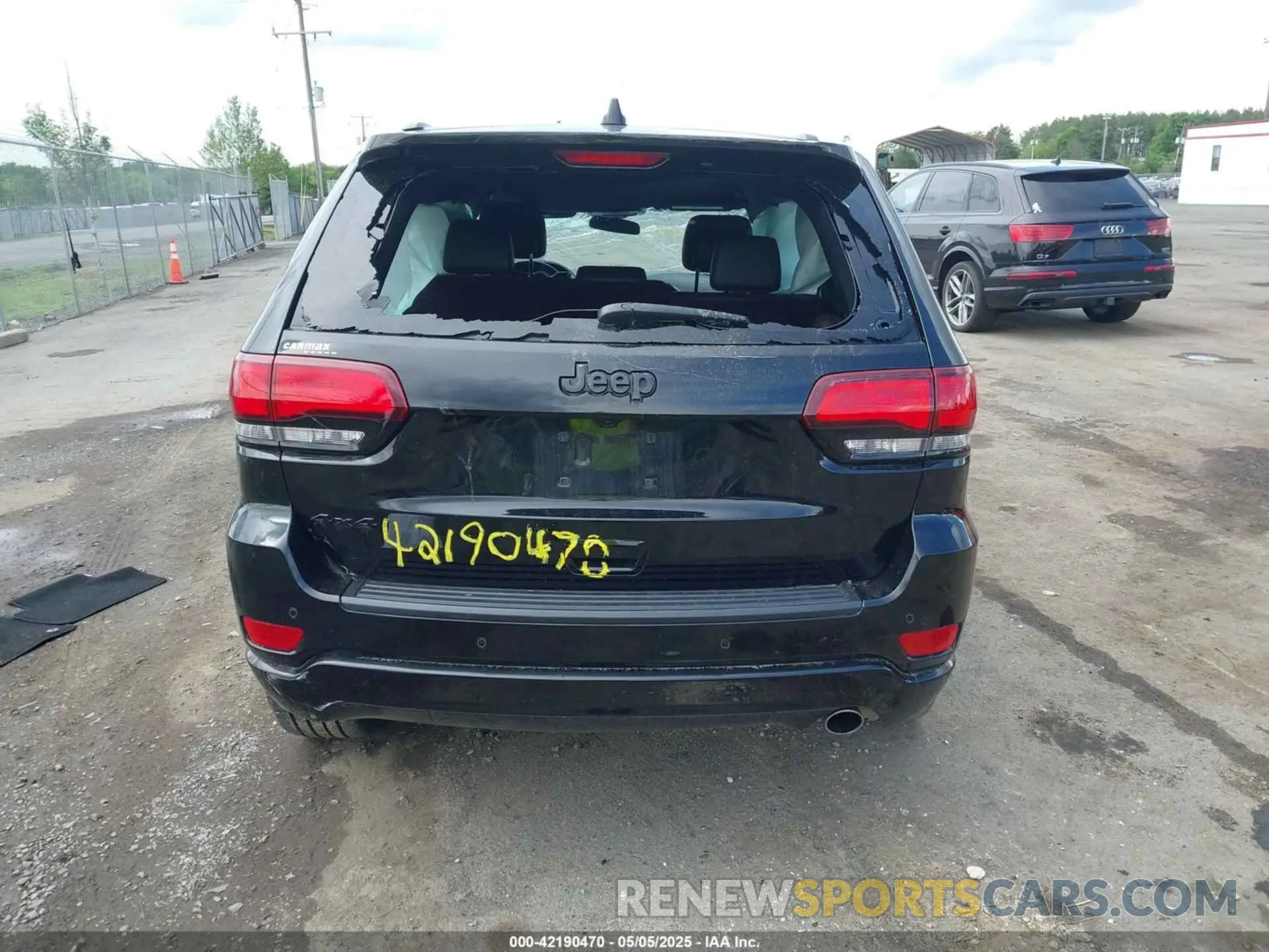 17 Photograph of a damaged car 1C4RJFAG6MC623212 JEEP GRAND CHEROKEE 2021