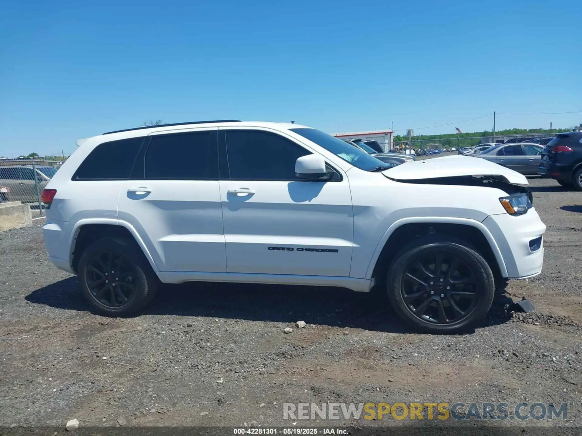 13 Photograph of a damaged car 1C4RJFAG6MC759825 JEEP GRAND CHEROKEE 2021