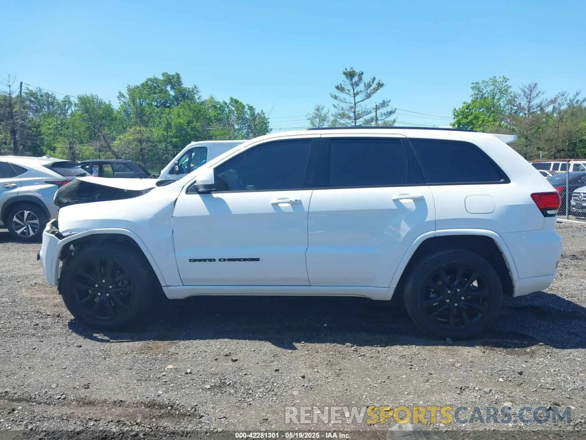 14 Photograph of a damaged car 1C4RJFAG6MC759825 JEEP GRAND CHEROKEE 2021