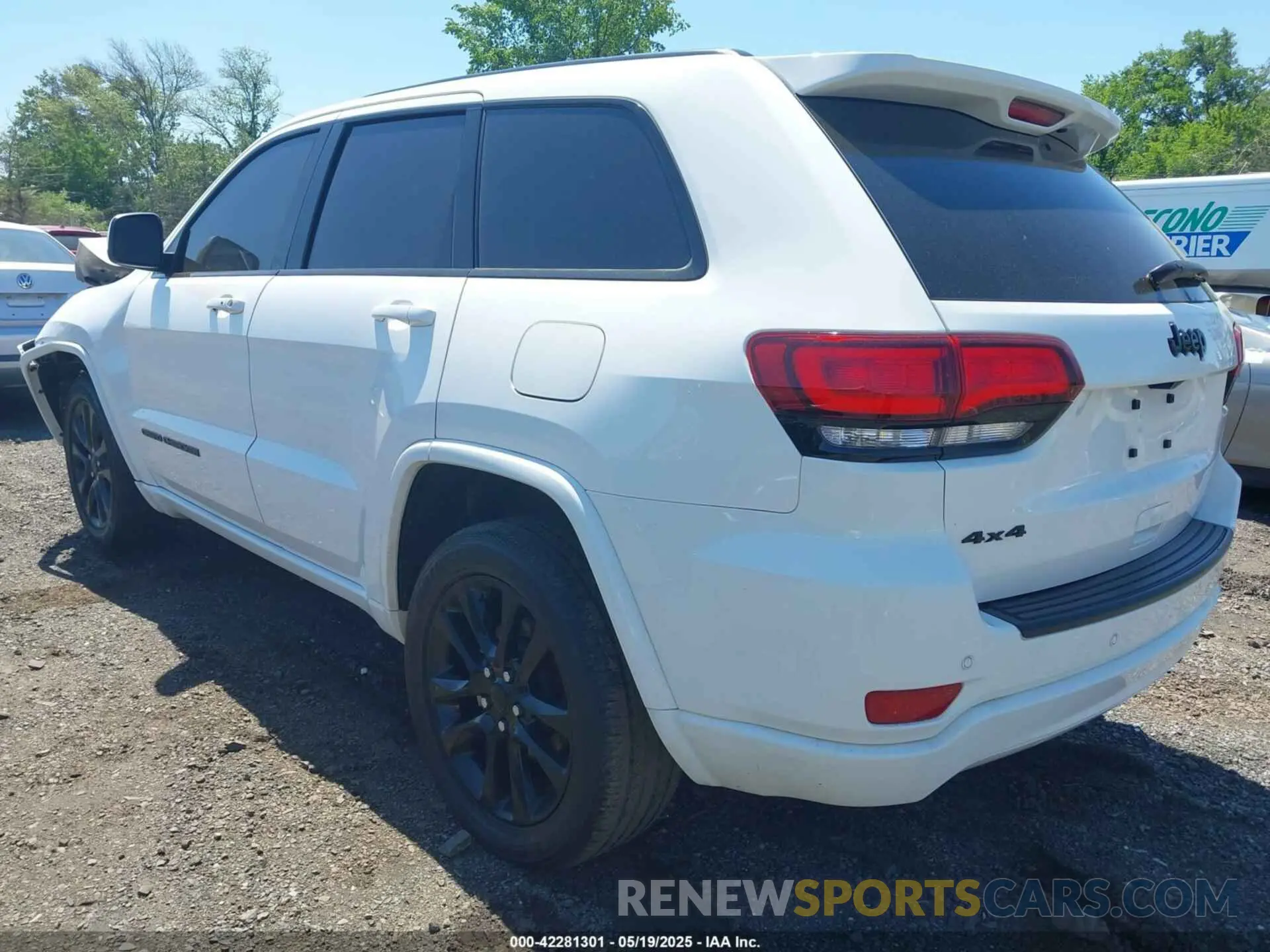 3 Photograph of a damaged car 1C4RJFAG6MC759825 JEEP GRAND CHEROKEE 2021