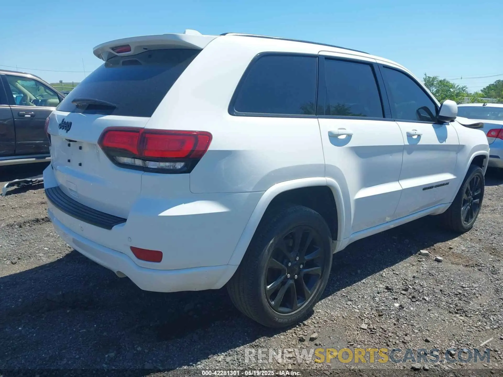 4 Photograph of a damaged car 1C4RJFAG6MC759825 JEEP GRAND CHEROKEE 2021