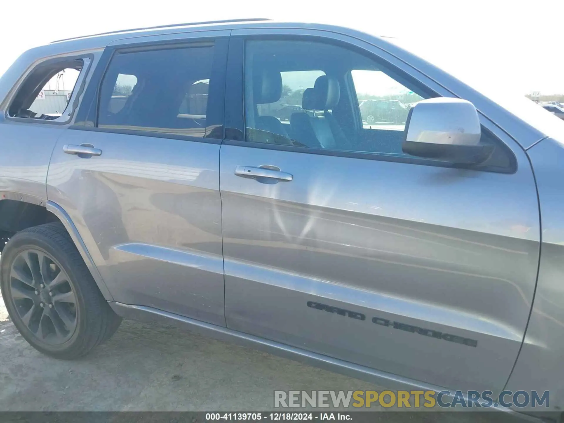 13 Photograph of a damaged car 1C4RJFAG6MC769674 JEEP GRAND CHEROKEE 2021