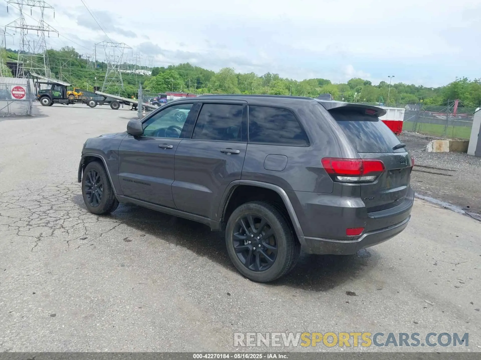 3 Photograph of a damaged car 1C4RJFAG6MC774728 JEEP GRAND CHEROKEE 2021