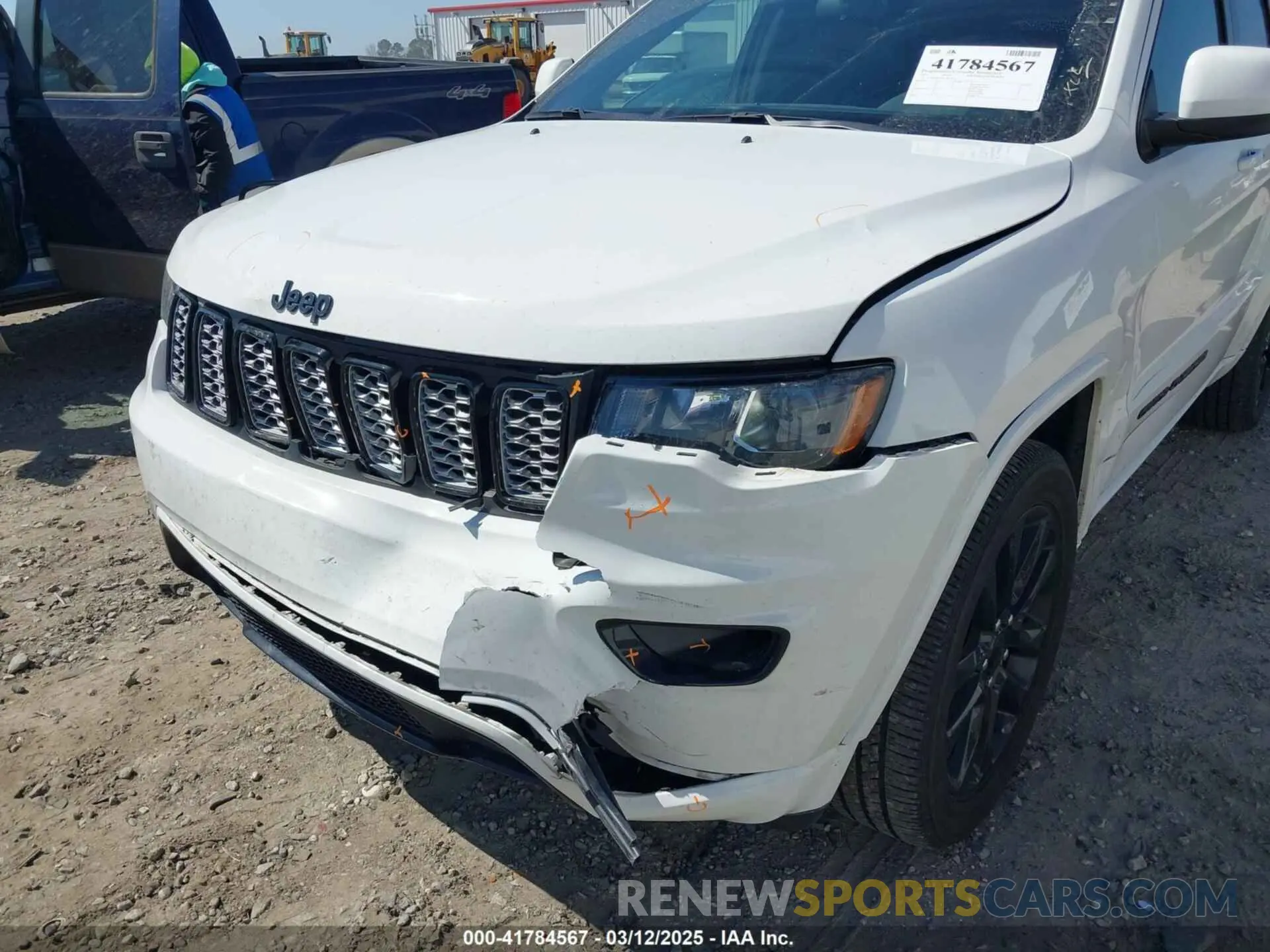 18 Photograph of a damaged car 1C4RJFAG7MC705966 JEEP GRAND CHEROKEE 2021