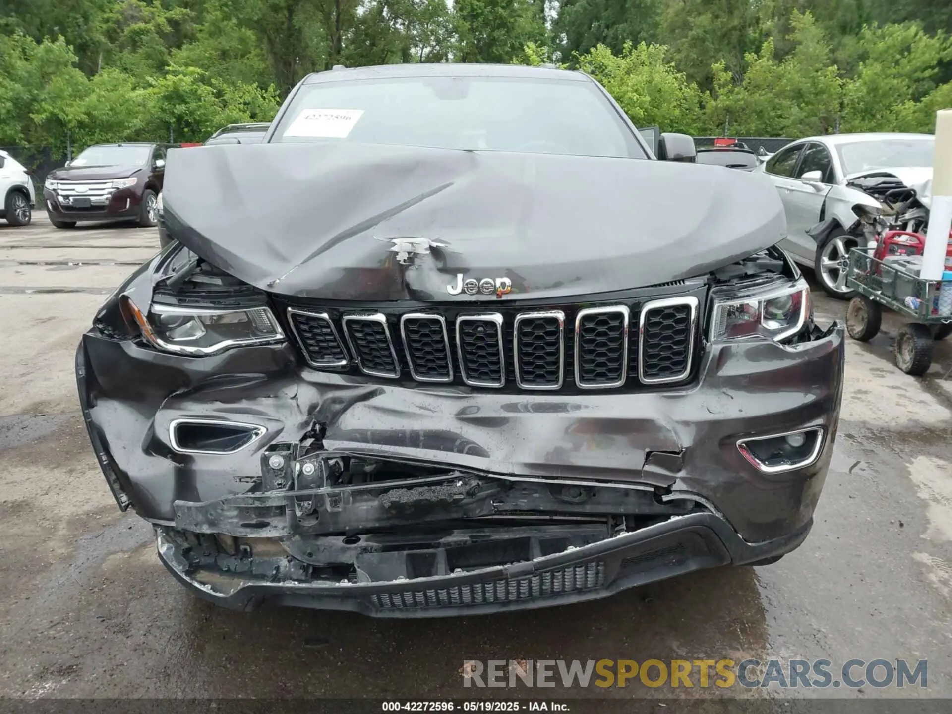 12 Photograph of a damaged car 1C4RJFAG8MC687140 JEEP GRAND CHEROKEE 2021