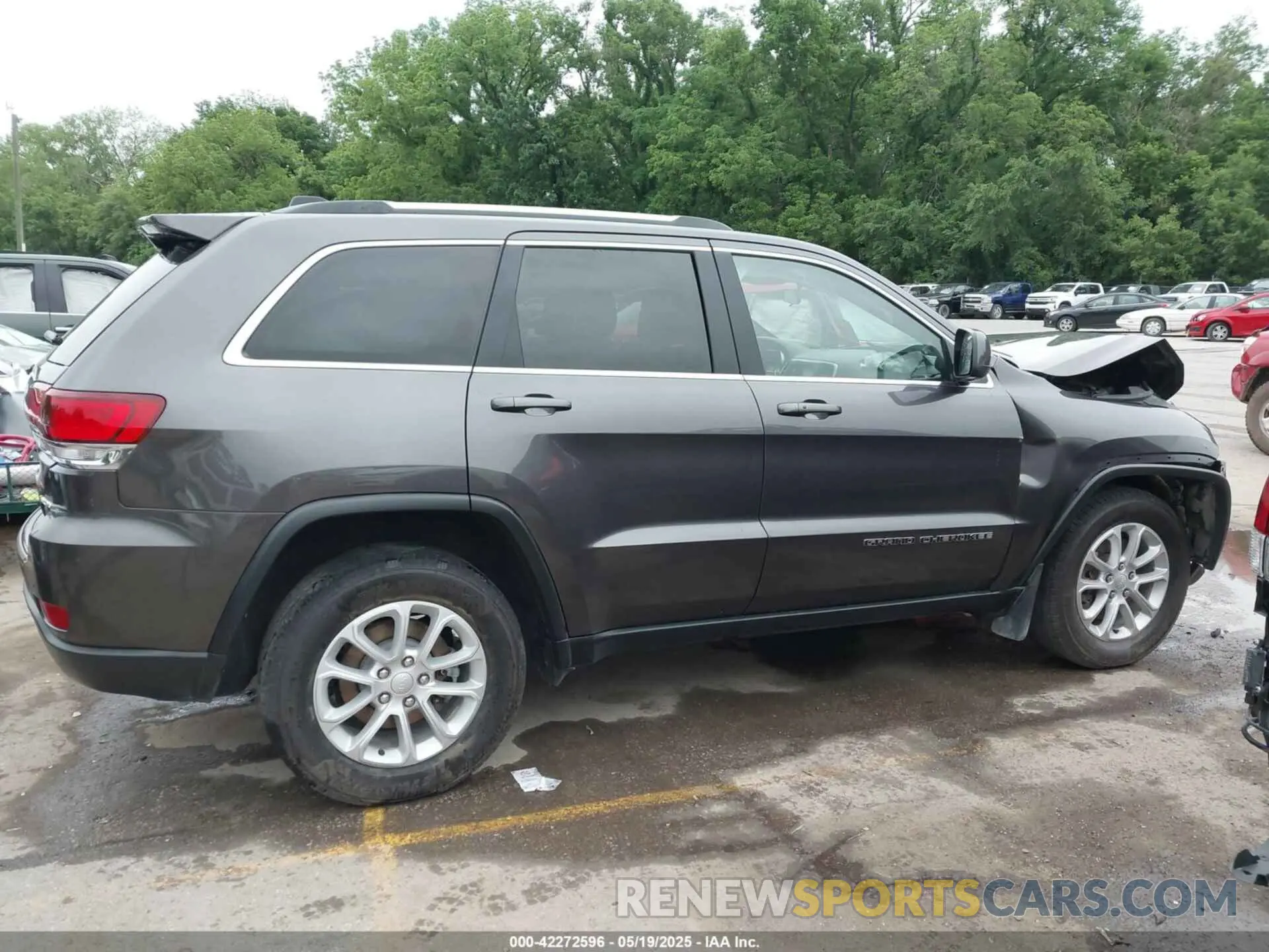 13 Photograph of a damaged car 1C4RJFAG8MC687140 JEEP GRAND CHEROKEE 2021