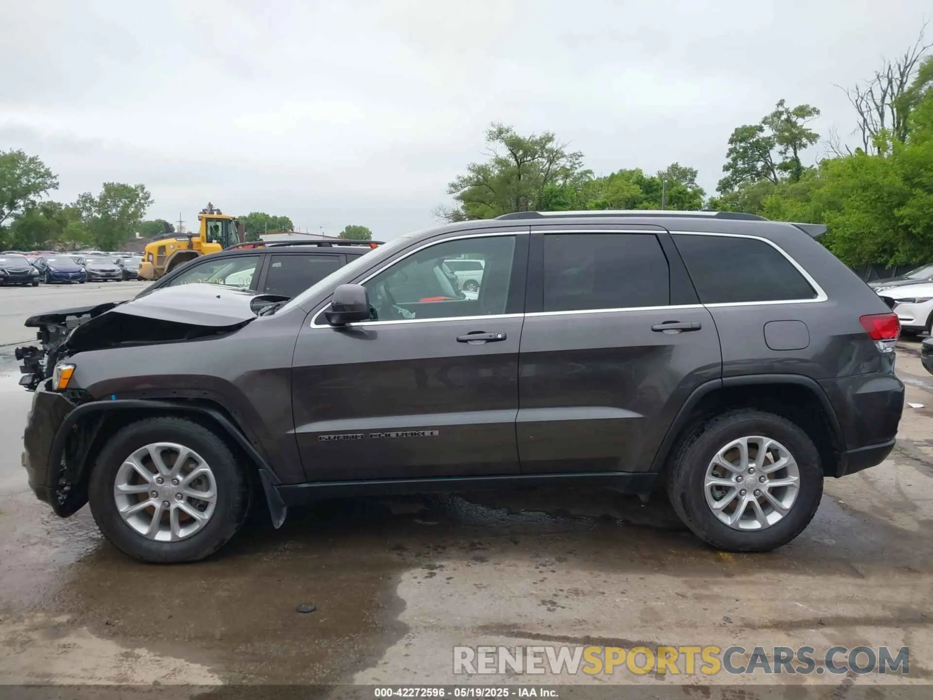 14 Photograph of a damaged car 1C4RJFAG8MC687140 JEEP GRAND CHEROKEE 2021