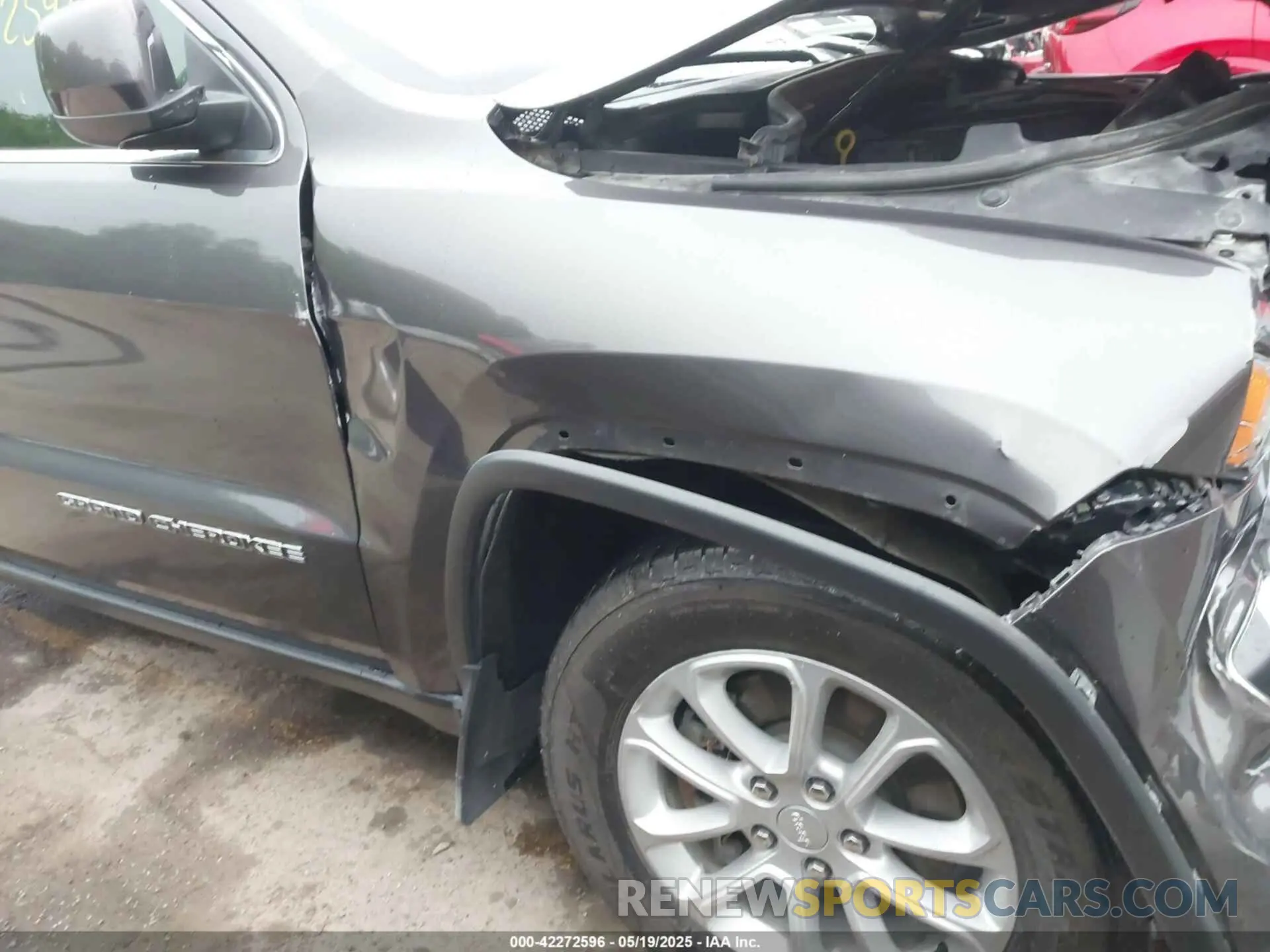 17 Photograph of a damaged car 1C4RJFAG8MC687140 JEEP GRAND CHEROKEE 2021