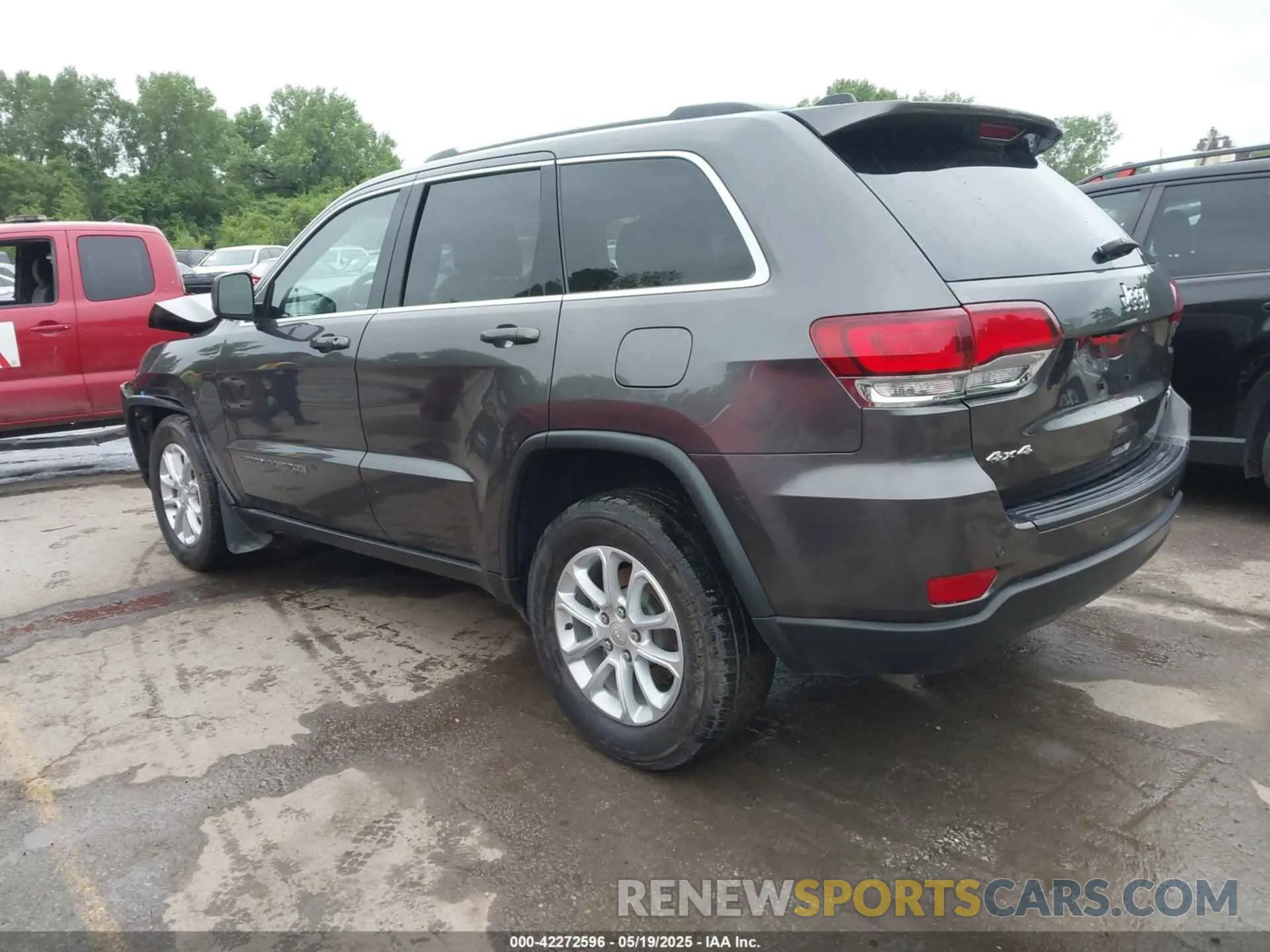3 Photograph of a damaged car 1C4RJFAG8MC687140 JEEP GRAND CHEROKEE 2021