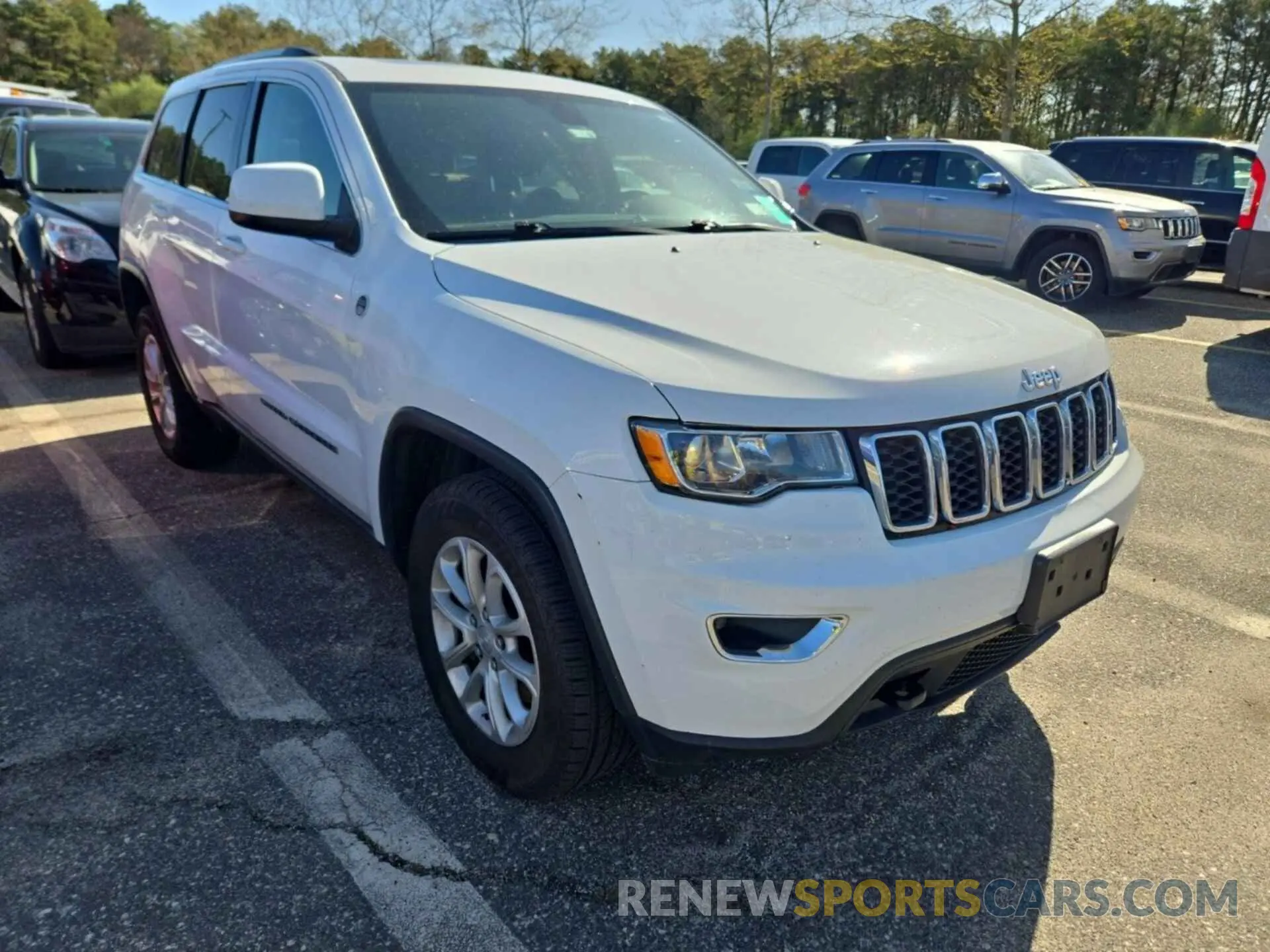 17 Photograph of a damaged car 1C4RJFAG8MC699269 JEEP GRAND CHEROKEE 2021