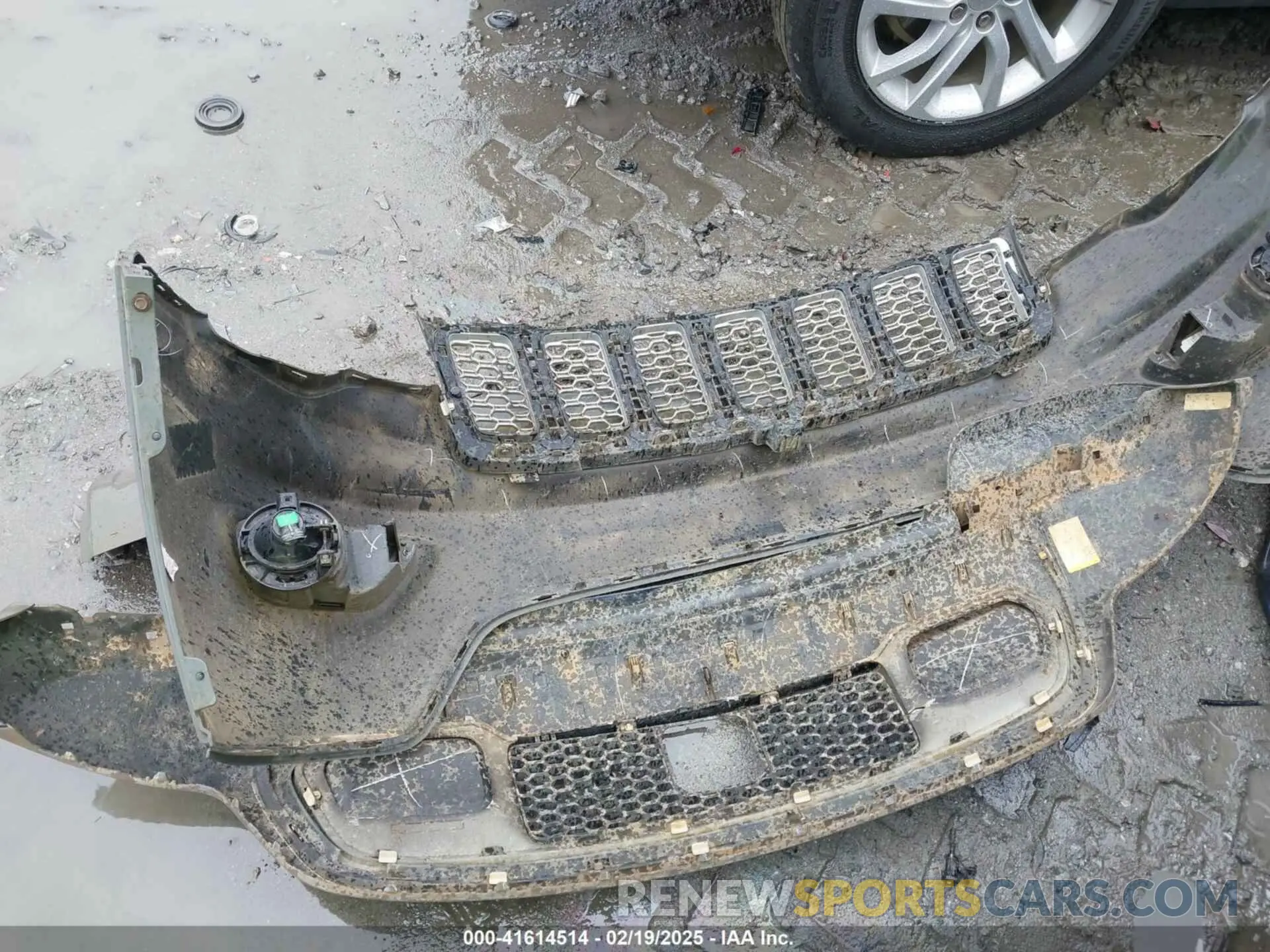 12 Photograph of a damaged car 1C4RJFAG9MC590268 JEEP GRAND CHEROKEE 2021