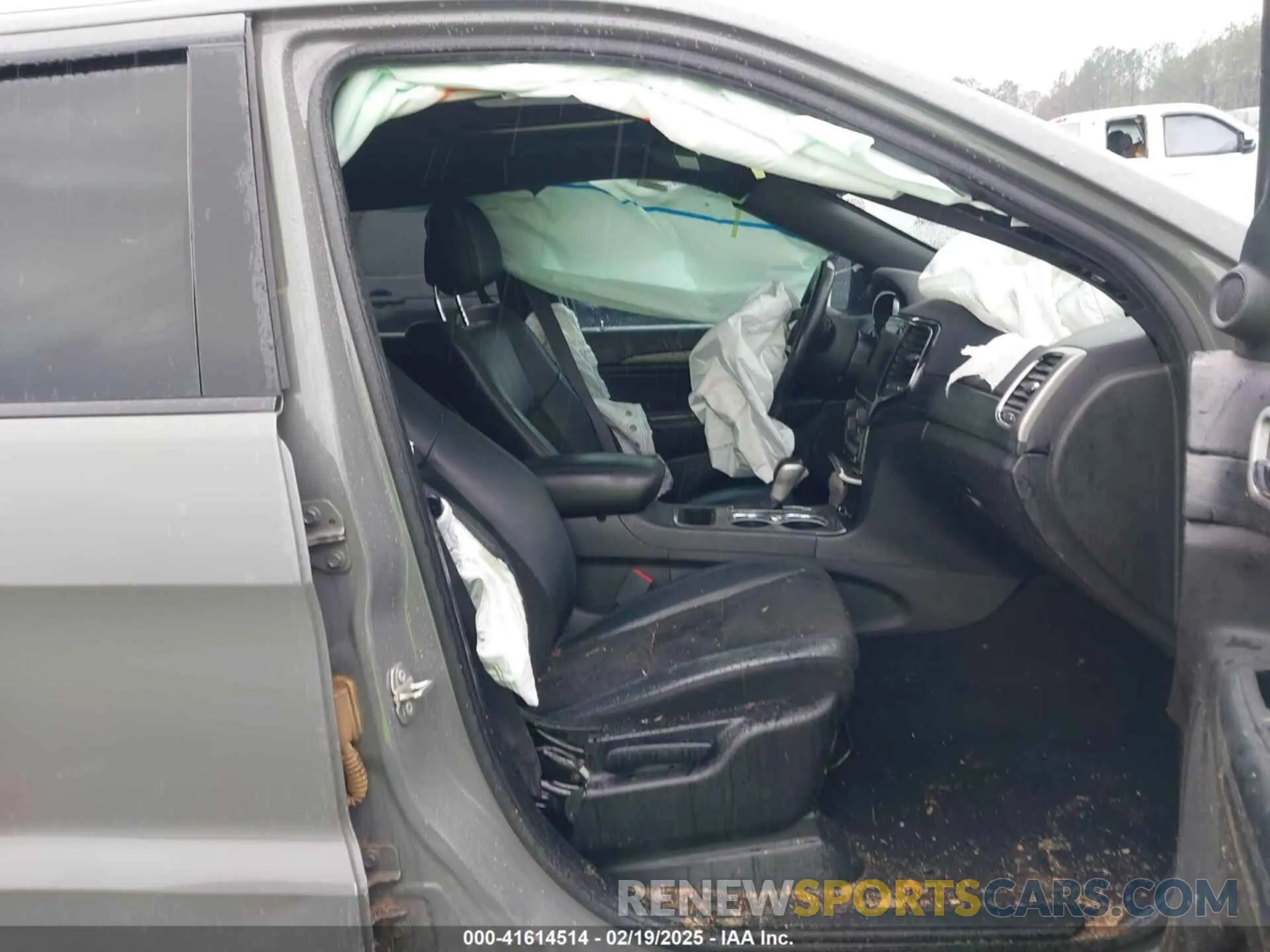 5 Photograph of a damaged car 1C4RJFAG9MC590268 JEEP GRAND CHEROKEE 2021