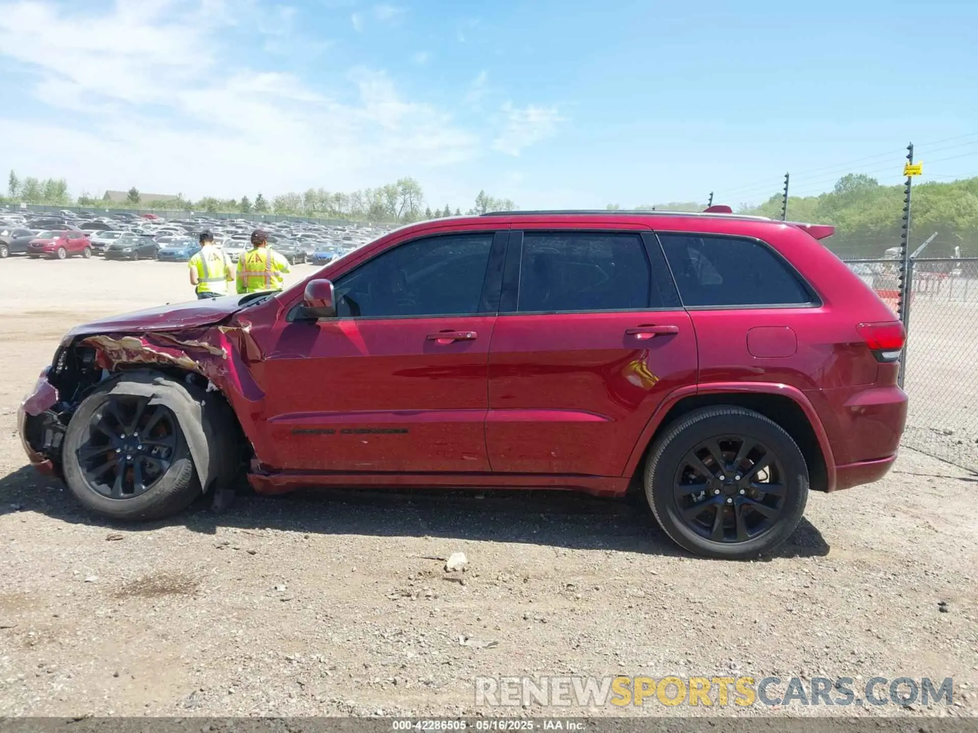 14 Photograph of a damaged car 1C4RJFAG9MC653627 JEEP GRAND CHEROKEE 2021