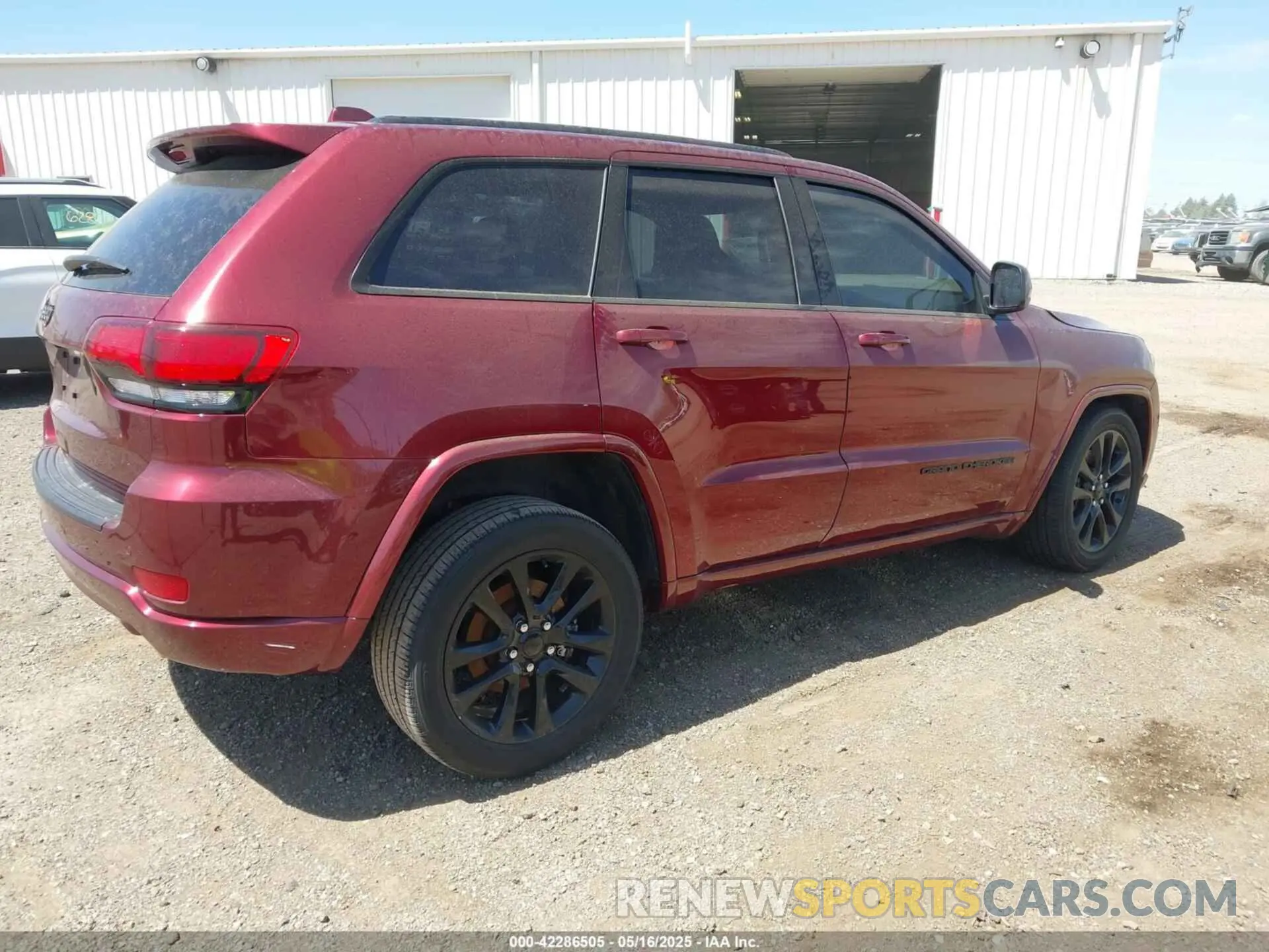 4 Photograph of a damaged car 1C4RJFAG9MC653627 JEEP GRAND CHEROKEE 2021