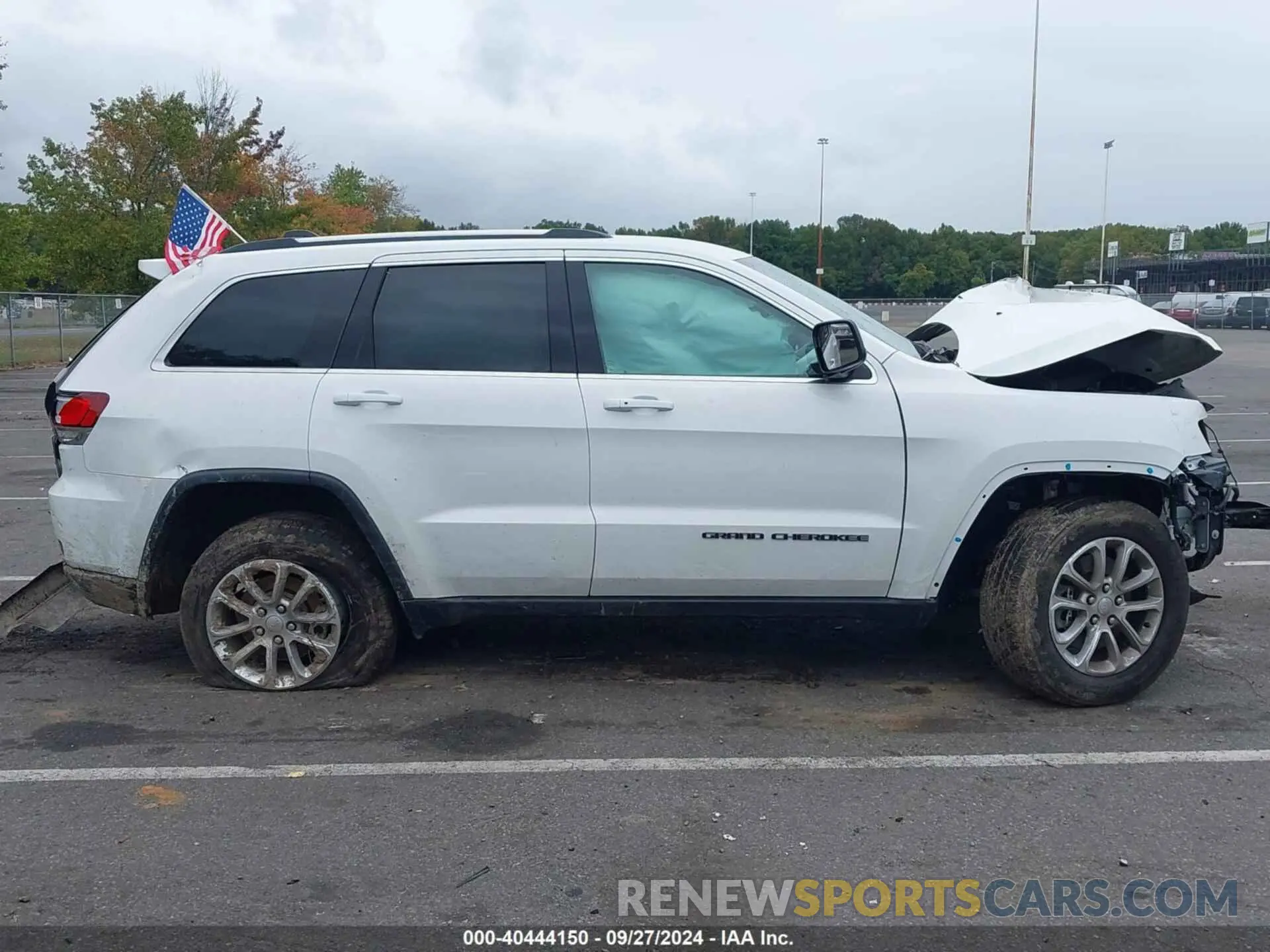 13 Photograph of a damaged car 1C4RJFAG9MC771869 JEEP GRAND CHEROKEE 2021