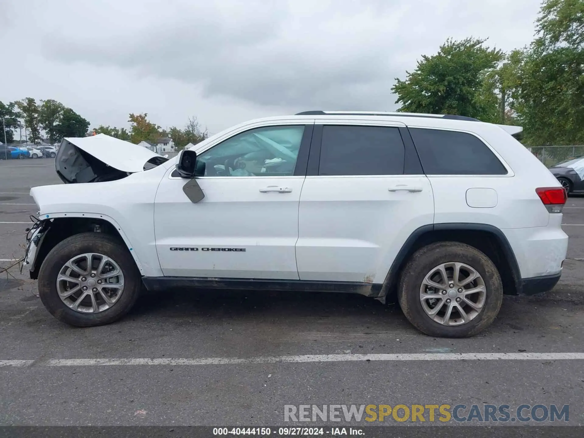 14 Photograph of a damaged car 1C4RJFAG9MC771869 JEEP GRAND CHEROKEE 2021