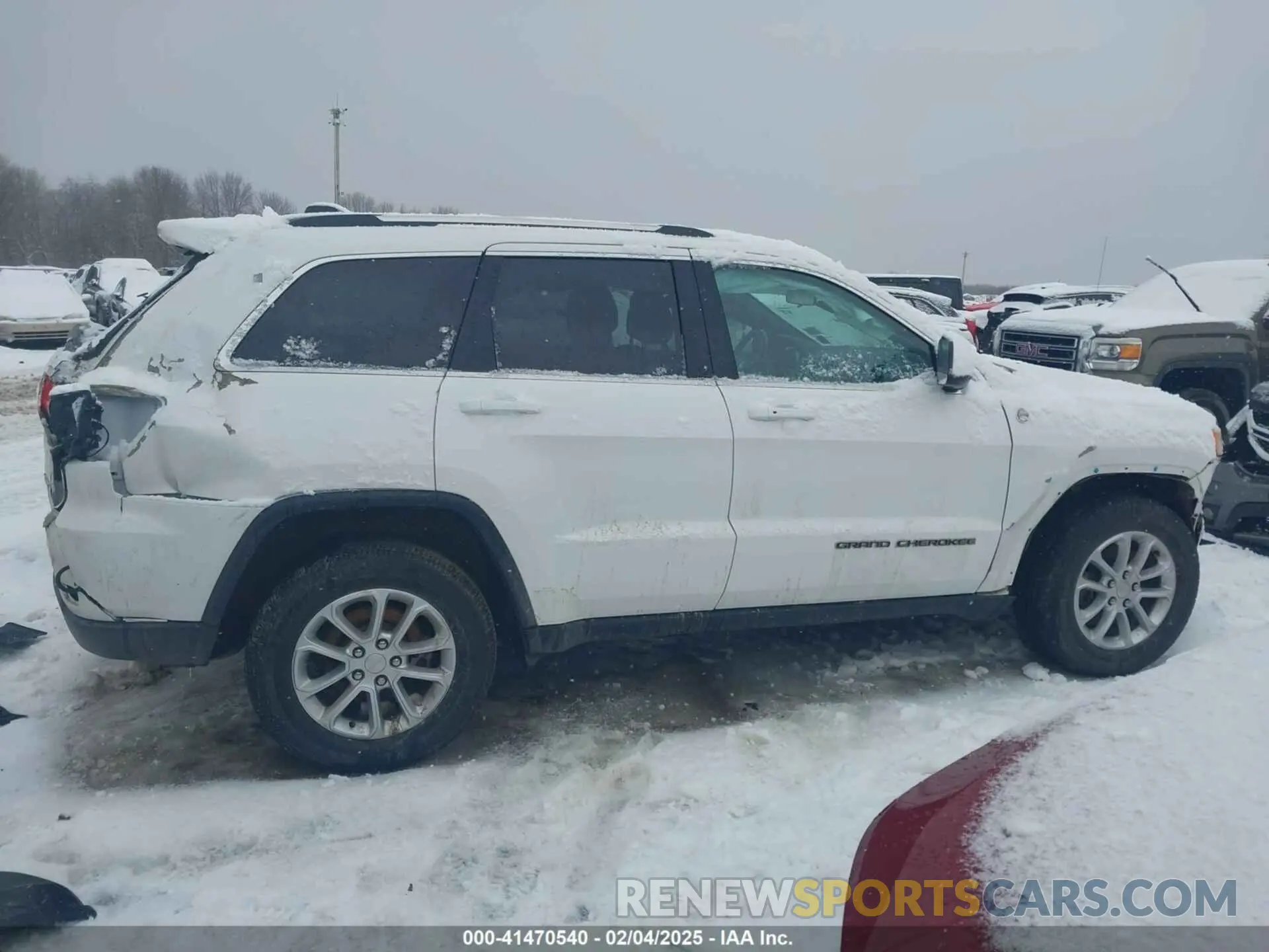 13 Photograph of a damaged car 1C4RJFAG9MC773668 JEEP GRAND CHEROKEE 2021