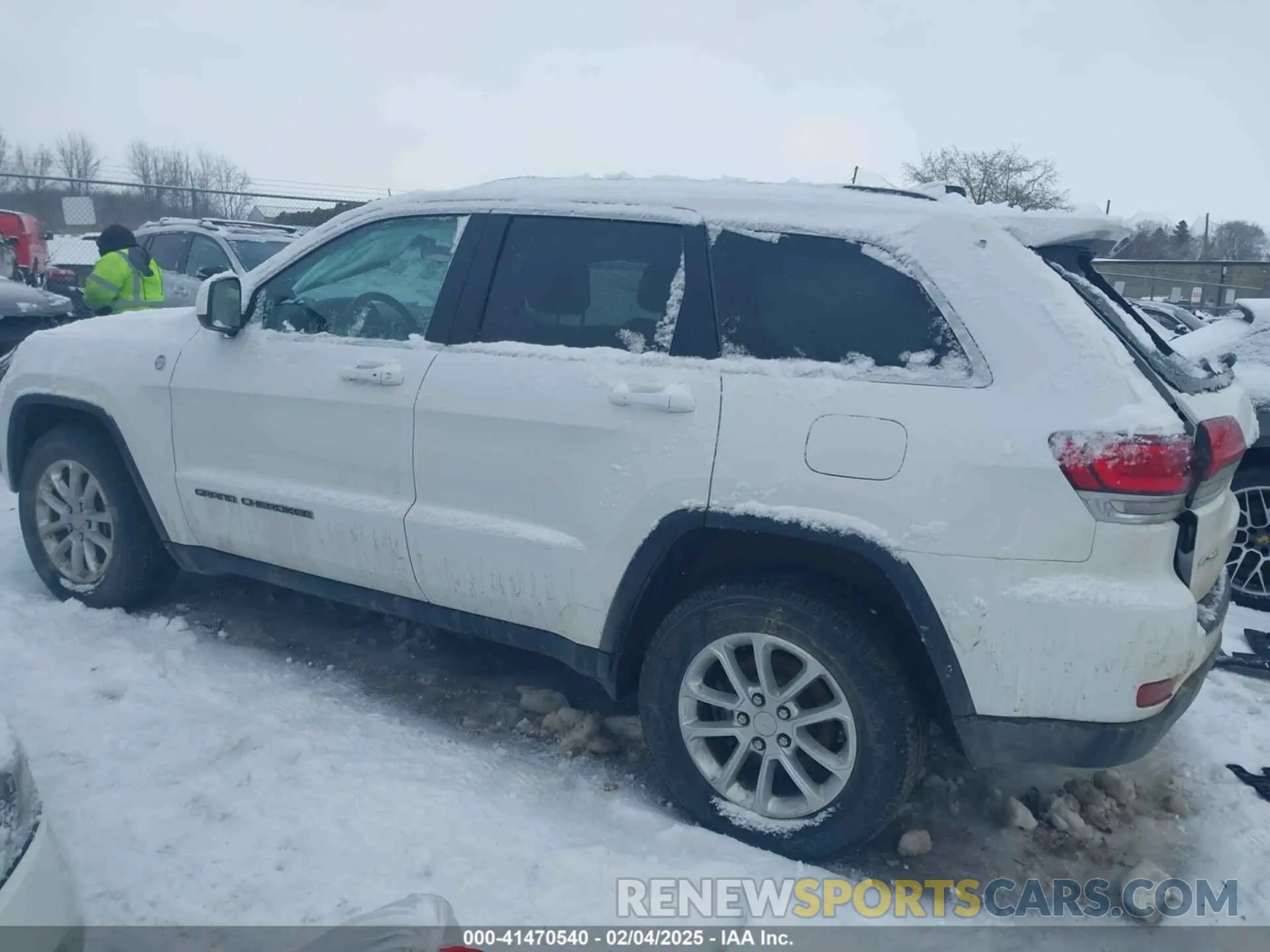 3 Photograph of a damaged car 1C4RJFAG9MC773668 JEEP GRAND CHEROKEE 2021