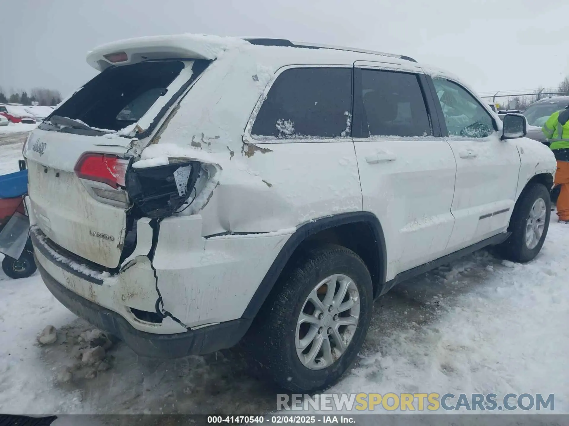 4 Photograph of a damaged car 1C4RJFAG9MC773668 JEEP GRAND CHEROKEE 2021