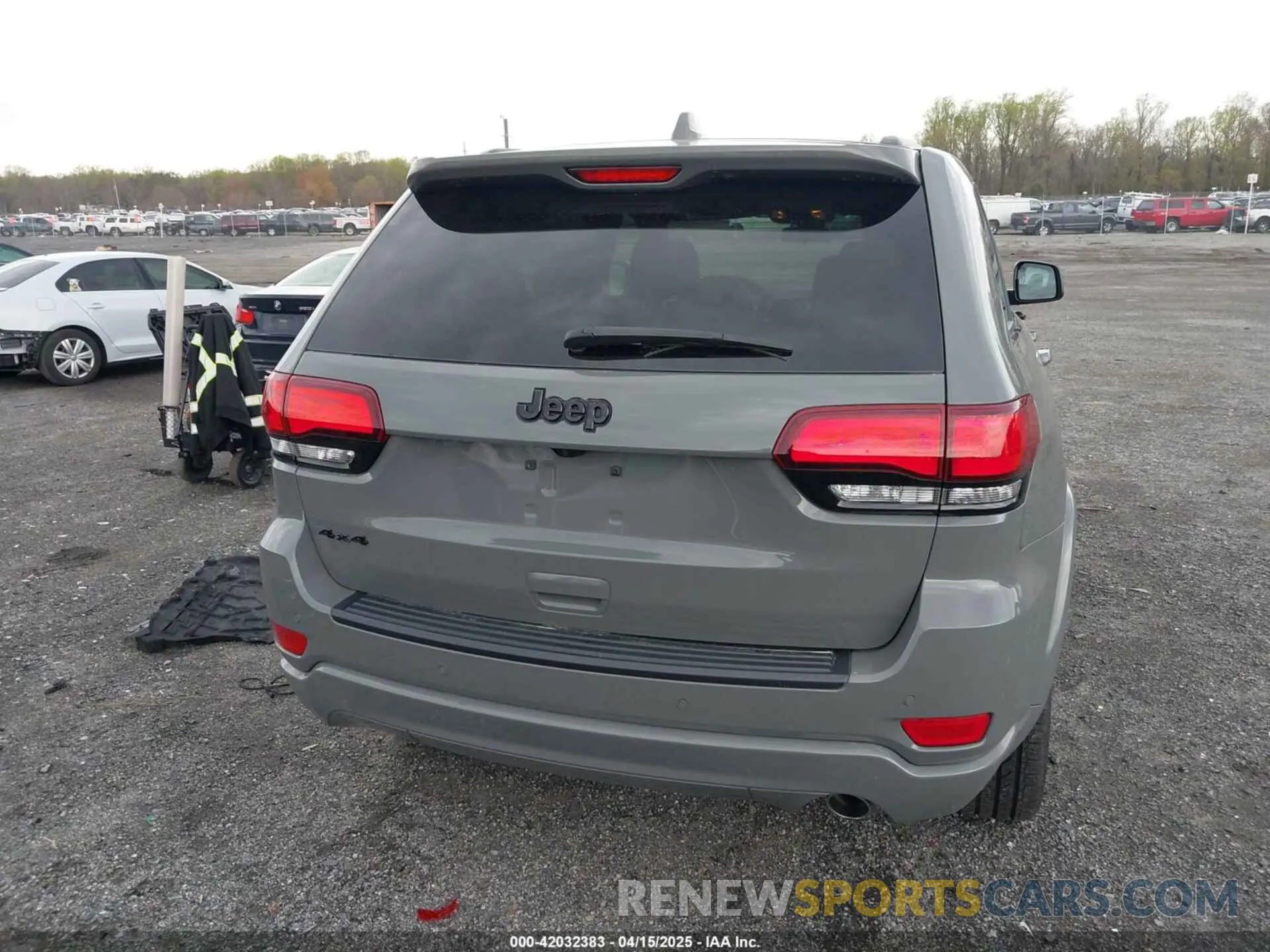 16 Photograph of a damaged car 1C4RJFAG9MC823713 JEEP GRAND CHEROKEE 2021