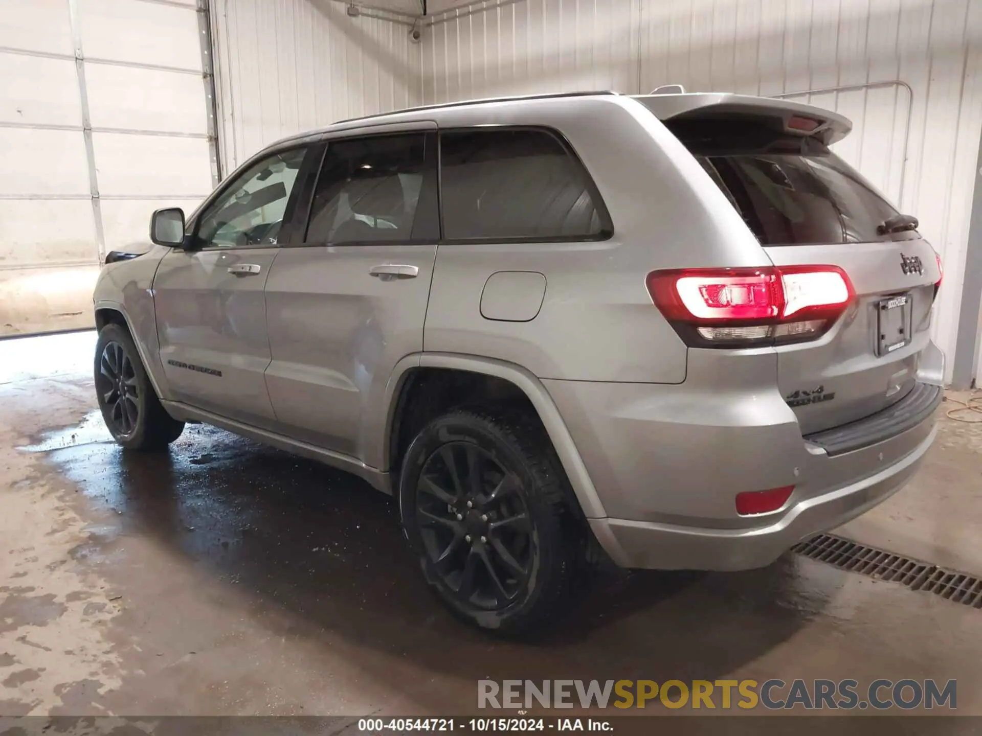 3 Photograph of a damaged car 1C4RJFAGXMC563628 JEEP GRAND CHEROKEE 2021