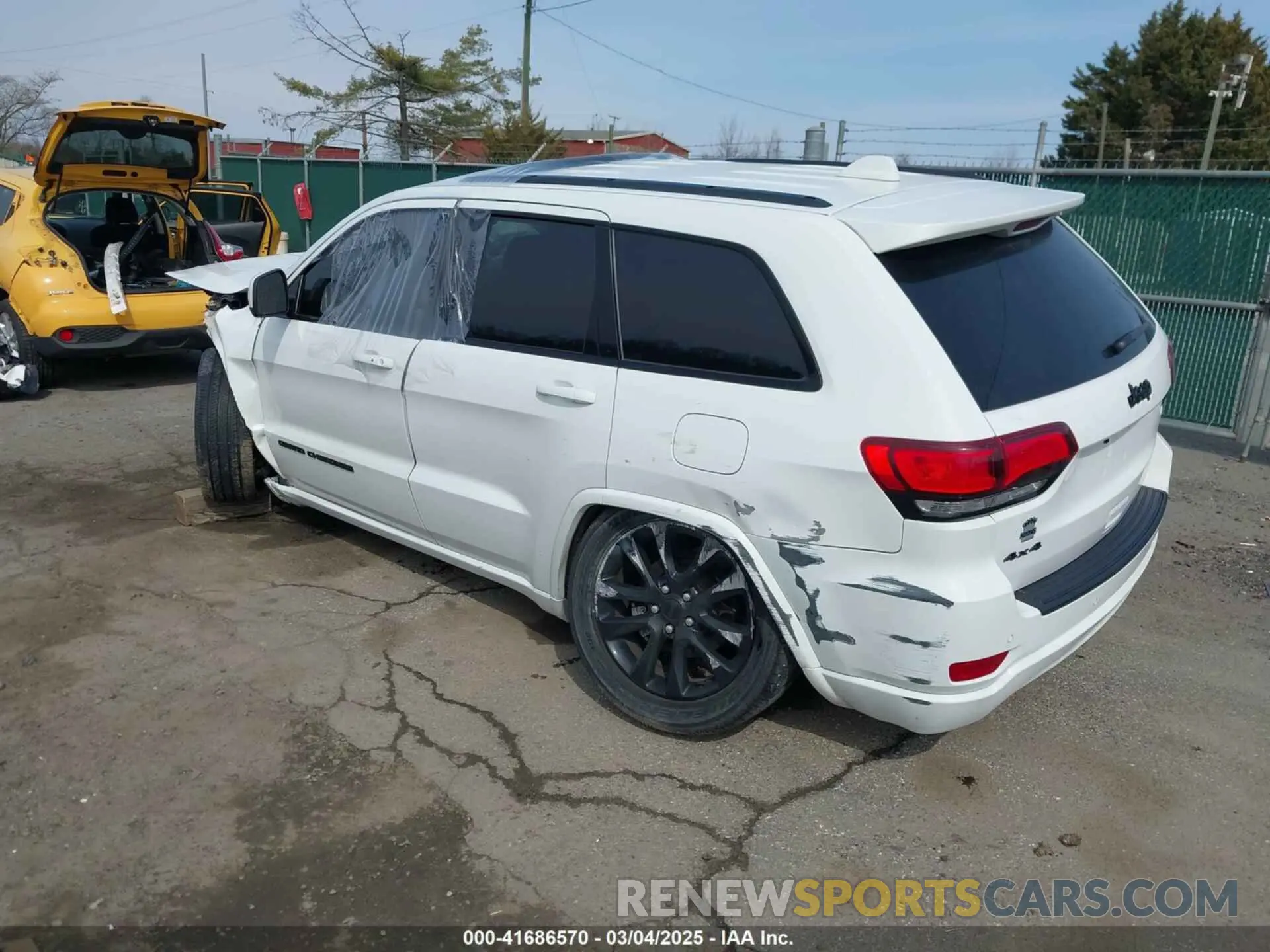 3 Photograph of a damaged car 1C4RJFAGXMC591395 JEEP GRAND CHEROKEE 2021