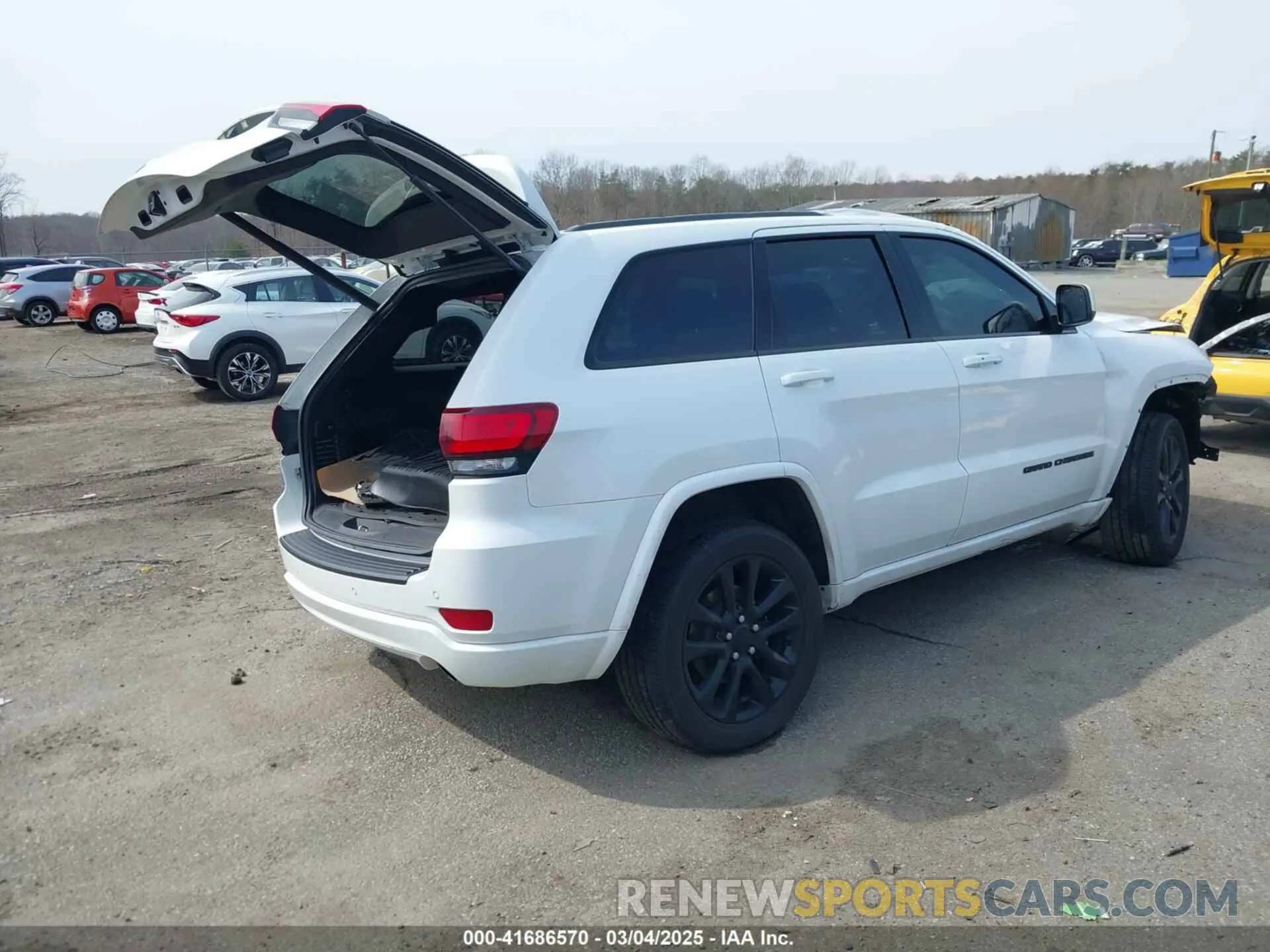 4 Photograph of a damaged car 1C4RJFAGXMC591395 JEEP GRAND CHEROKEE 2021