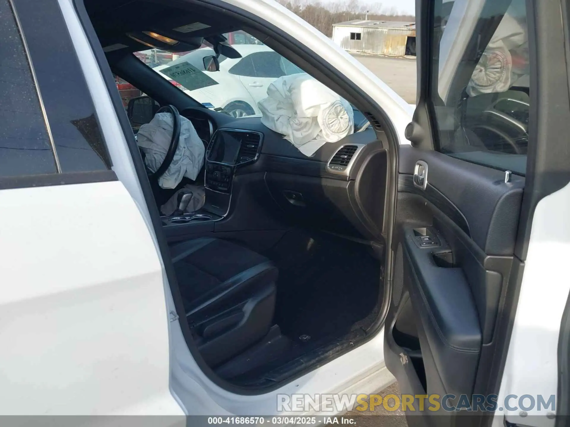 5 Photograph of a damaged car 1C4RJFAGXMC591395 JEEP GRAND CHEROKEE 2021